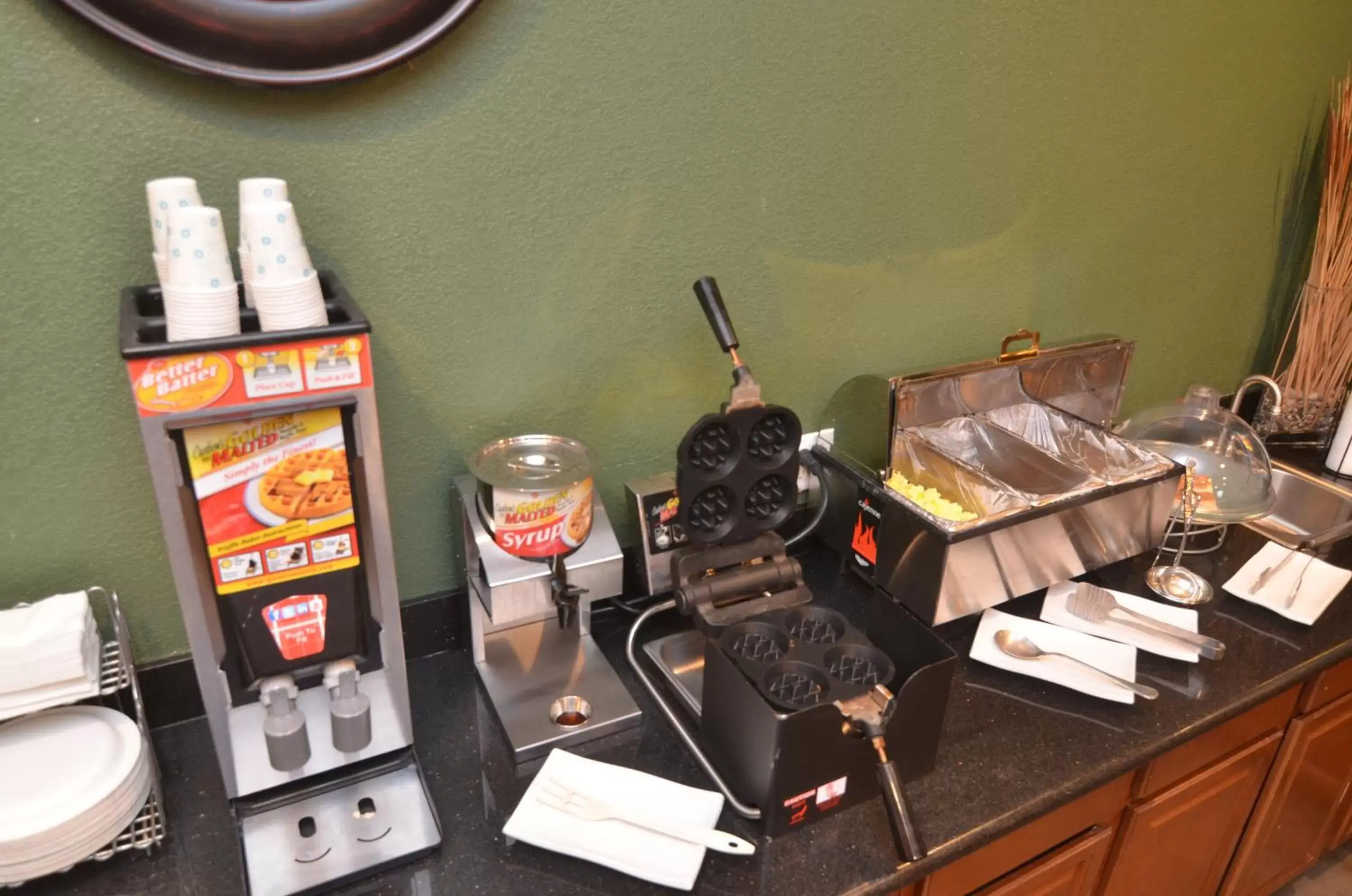 Continental breakfast in AmericInn by Wyndham Des Moines Airport