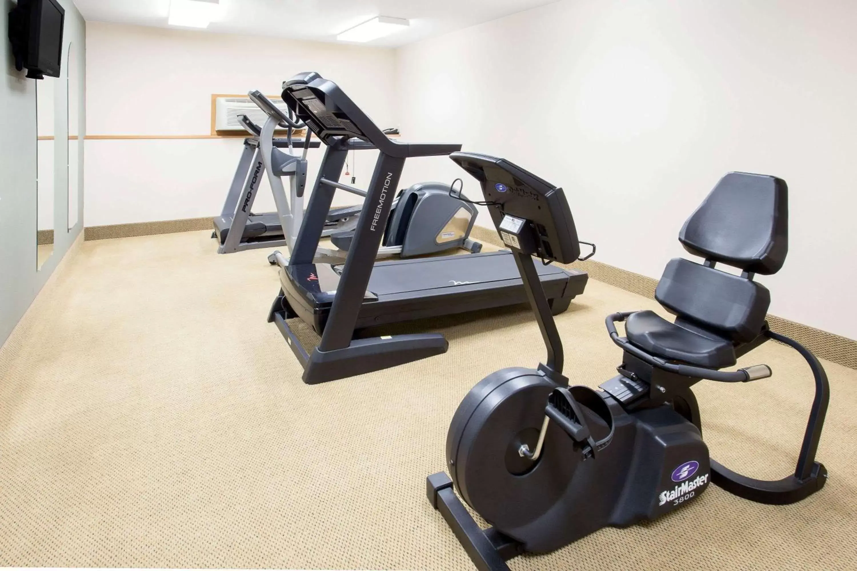 Fitness centre/facilities, Fitness Center/Facilities in Darlington Inn
