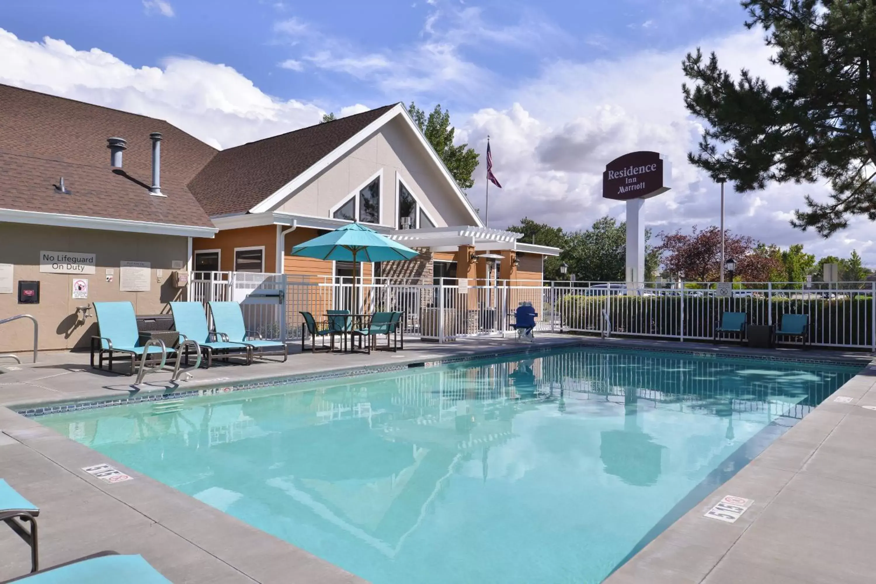 Swimming pool, Property Building in Residence Inn by Marriott Boise Downtown/University