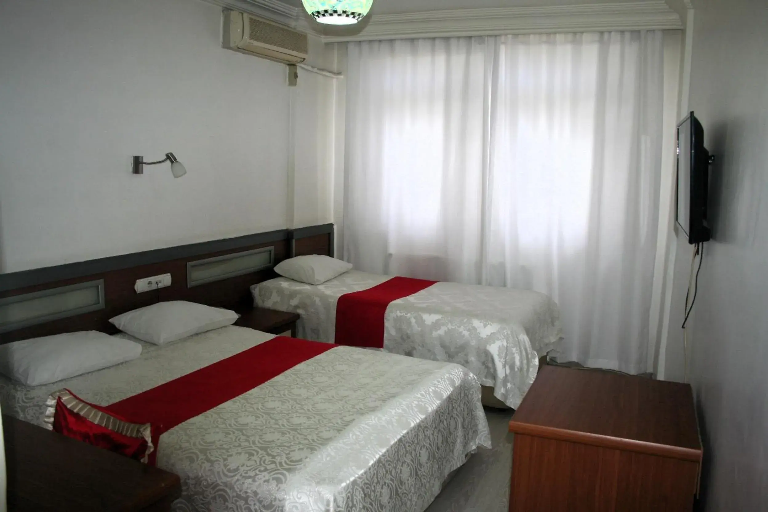 Bed in Yeni Kosk Esra Hotel