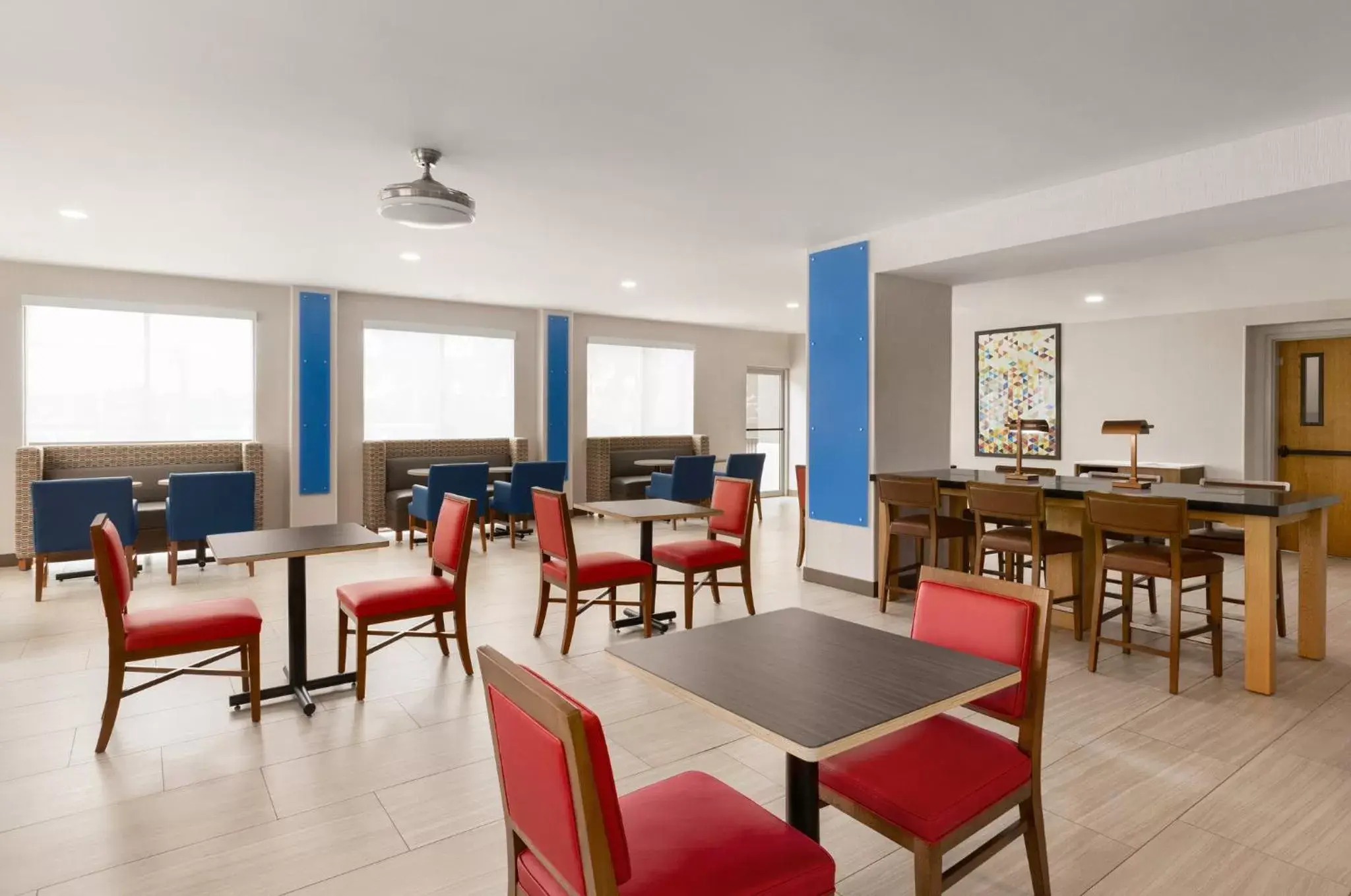 Breakfast in Holiday Inn Express Vero Beach-West I-95 by IHG Breakfast in Holiday Inn Express Vero Beach-West I-95 by IHG