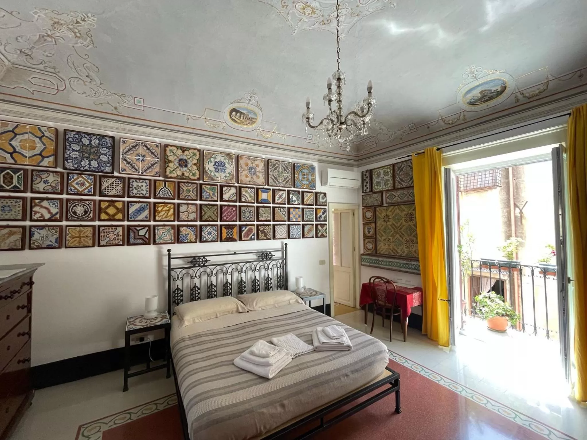 King Room with Balcony in Stanze al Genio B&B