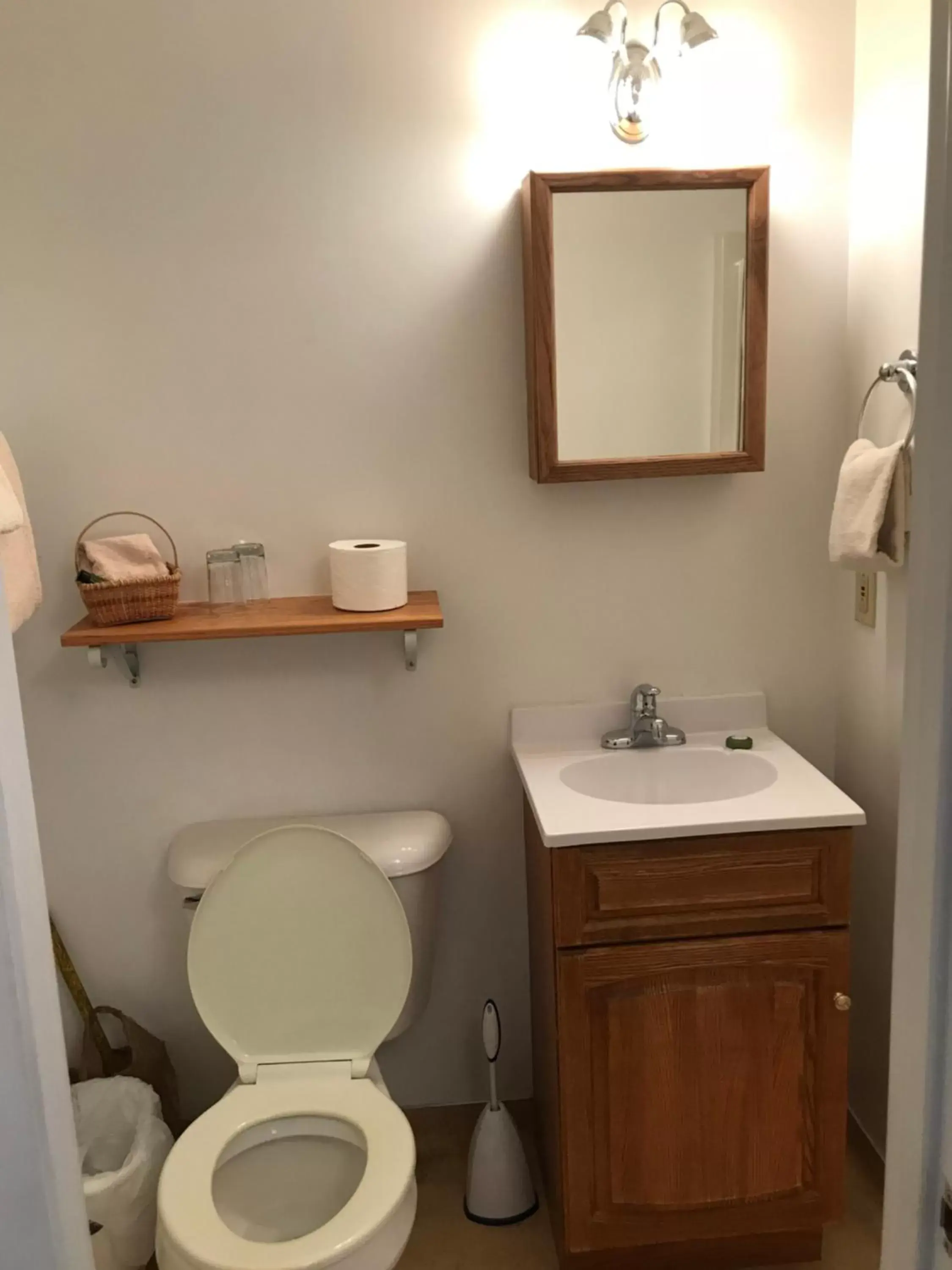 Bathroom in Maple Hill Farm Bed & Breakfast