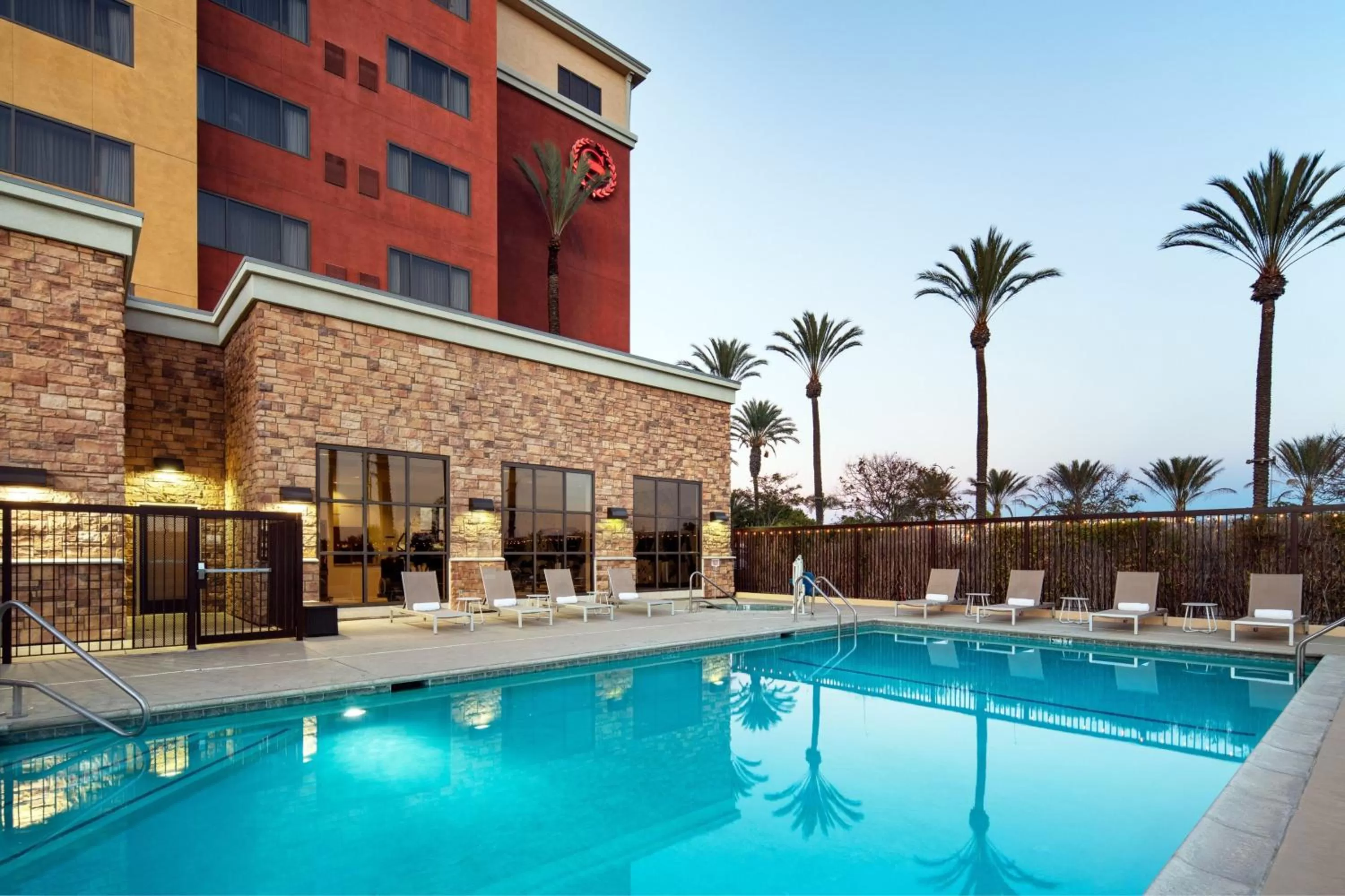 Swimming pool in Sheraton Garden Grove-Anaheim South