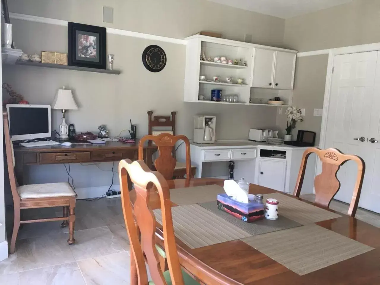 Kitchen/Kitchenette in Seaview White House