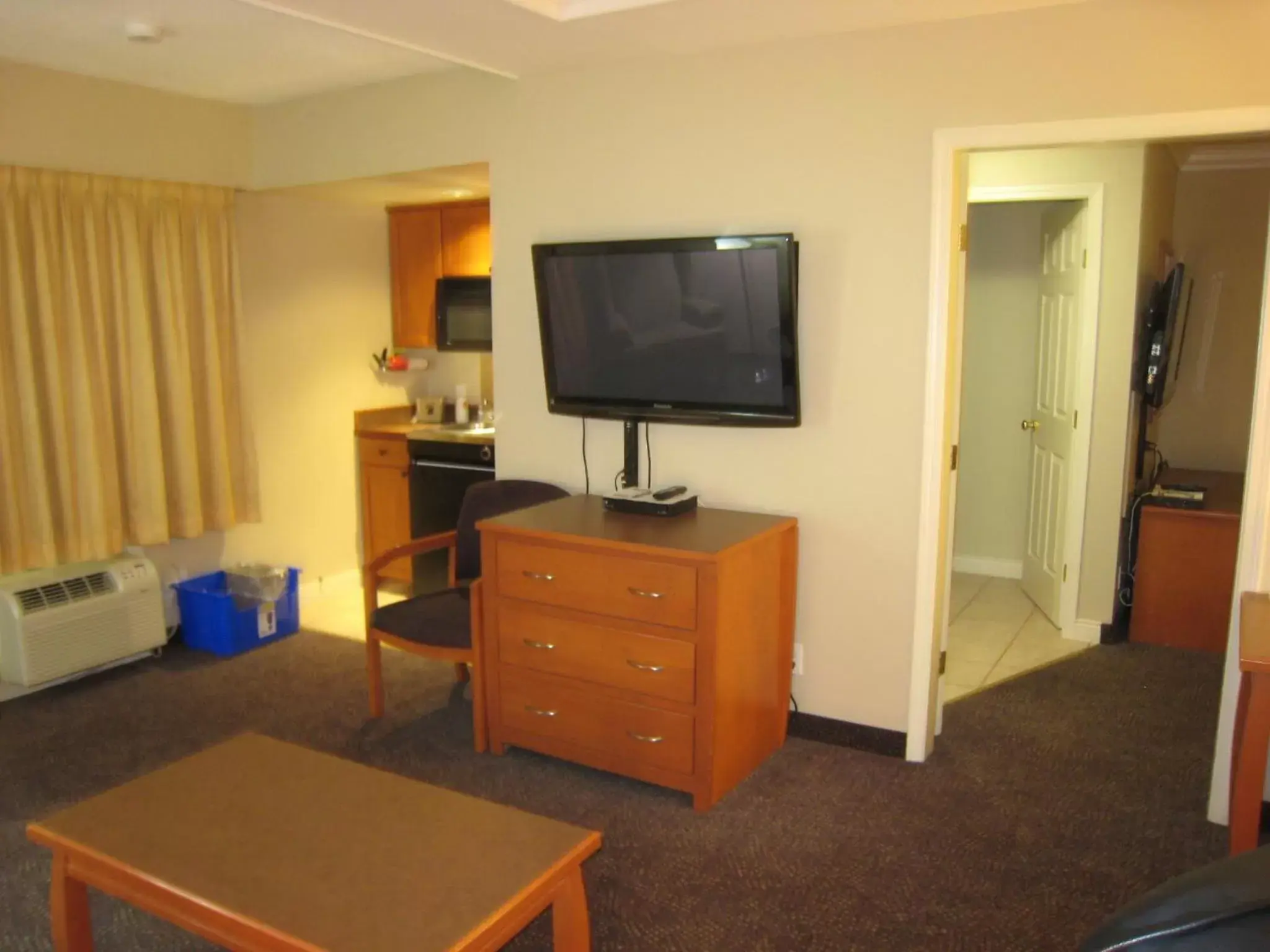 TV/Entertainment Center in Super 8 by Wyndham Castlegar BC