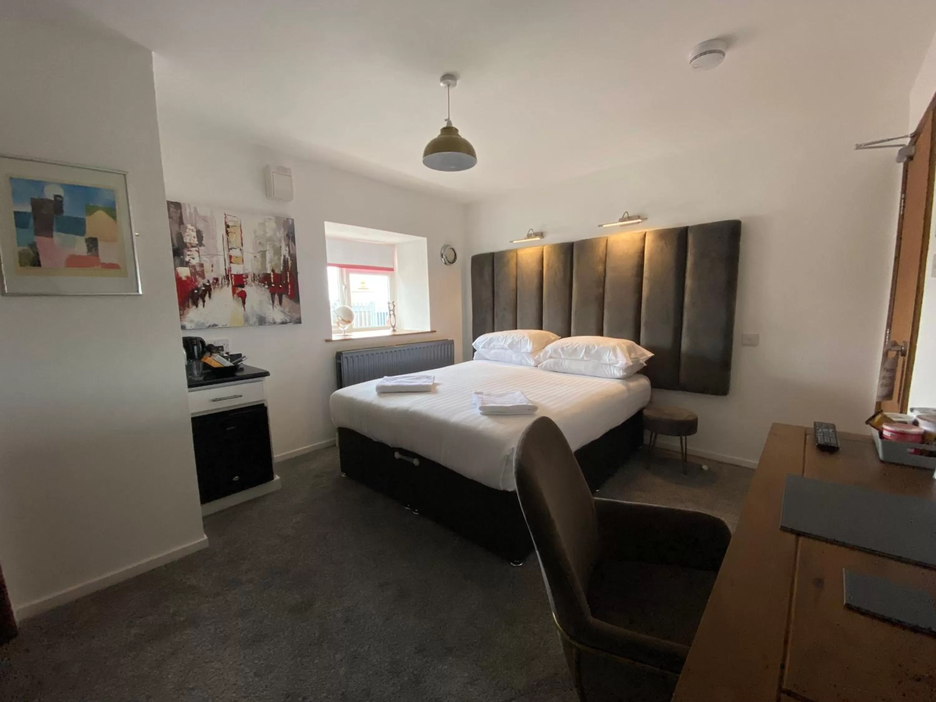 Bed in The Crossroads Inn