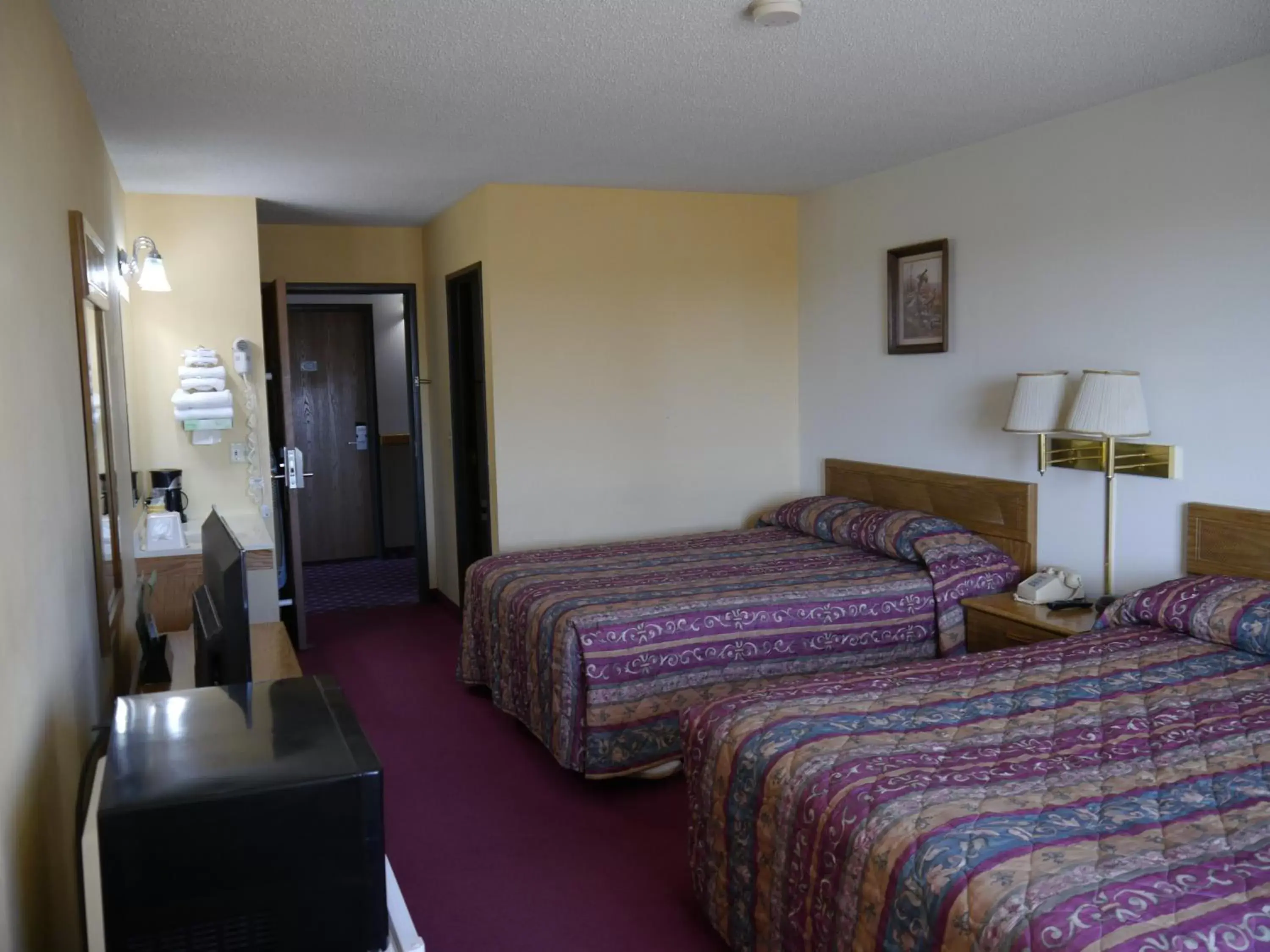 Photo of the whole room, Bed in Westwood Inn & Suites - Kimball