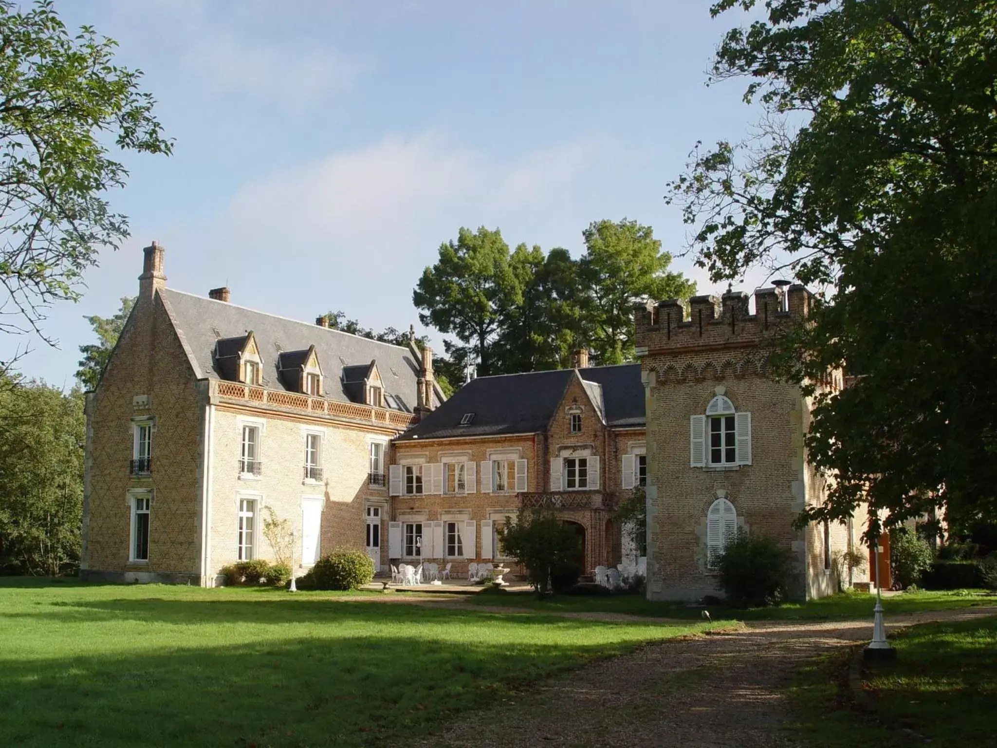 Facade/entrance, Property Building in Hostellerie Du Château Les Muids