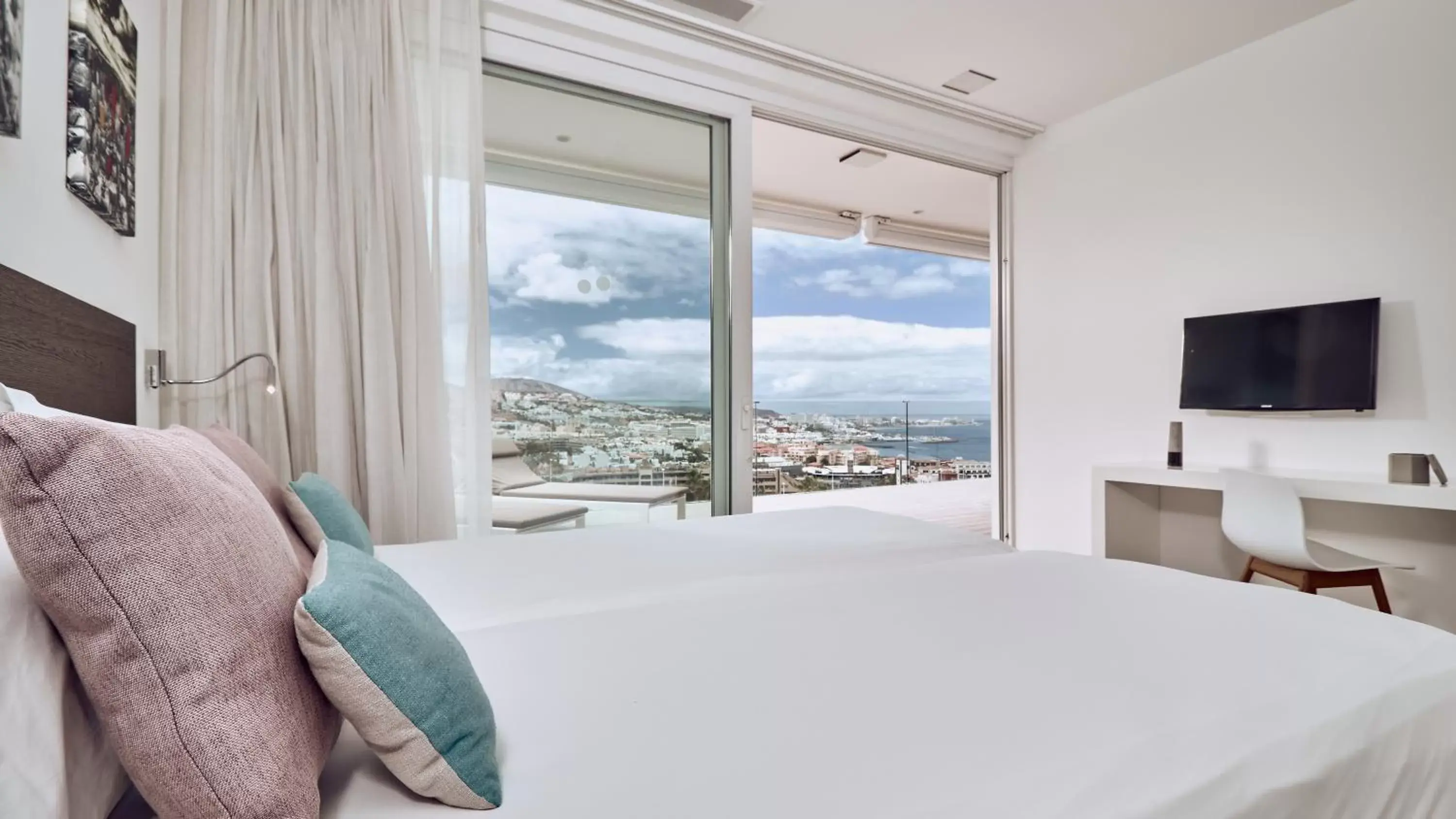 Bedroom, Mountain View in Hotel Baobab Suites