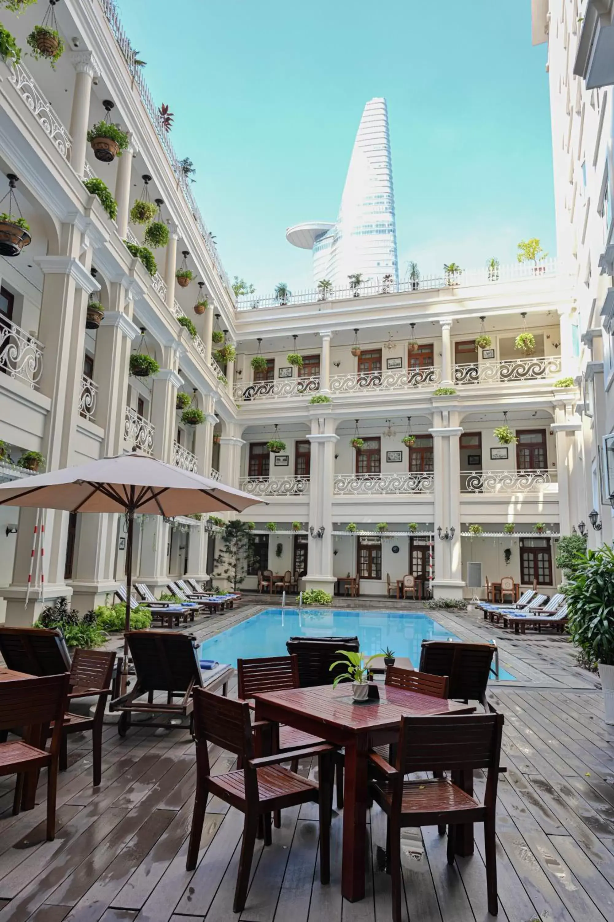 Swimming pool in Hotel Grand Saigon