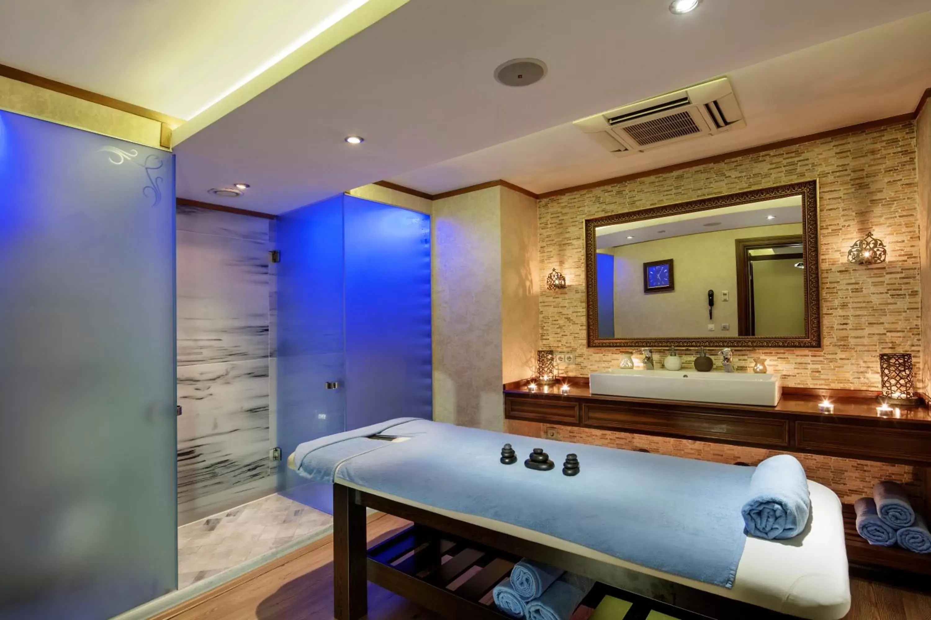 Spa and wellness centre/facilities, Bathroom in Crowne Plaza Istanbul - Old City, an IHG Hotel