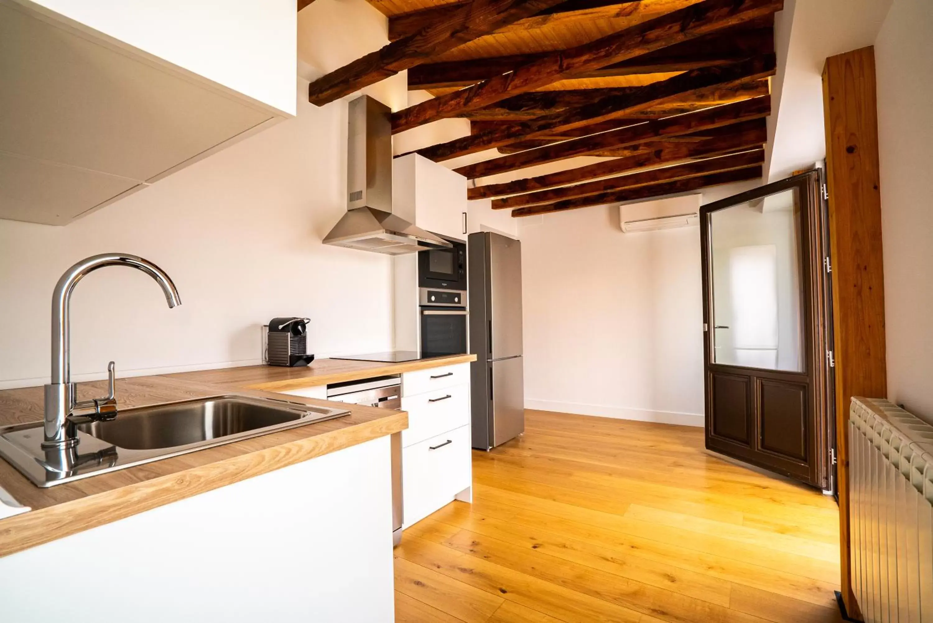 kitchen, Kitchen/Kitchenette in SmartRental Madrid Gran Via Apartments