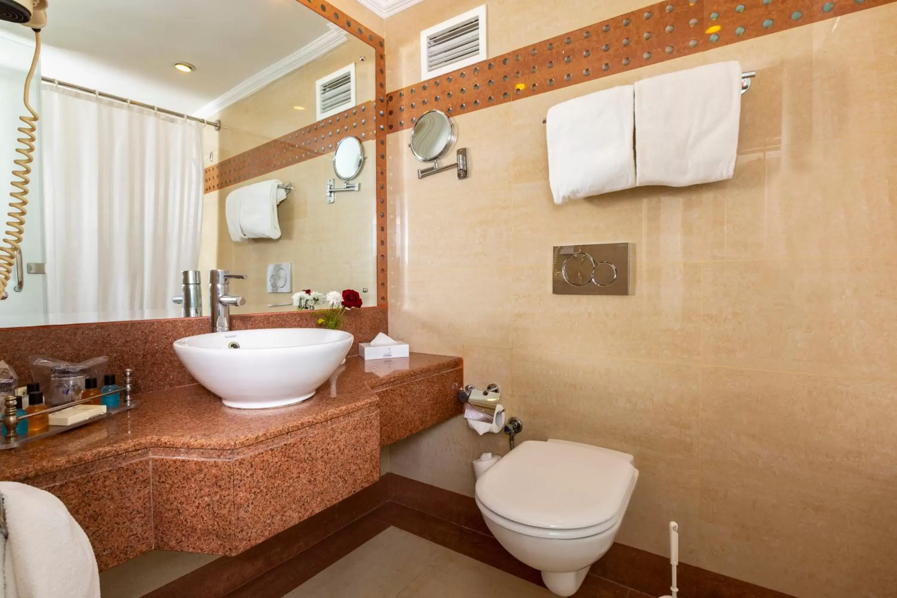 Bathroom in Golden Tulip Hotel Flamenco Cairo