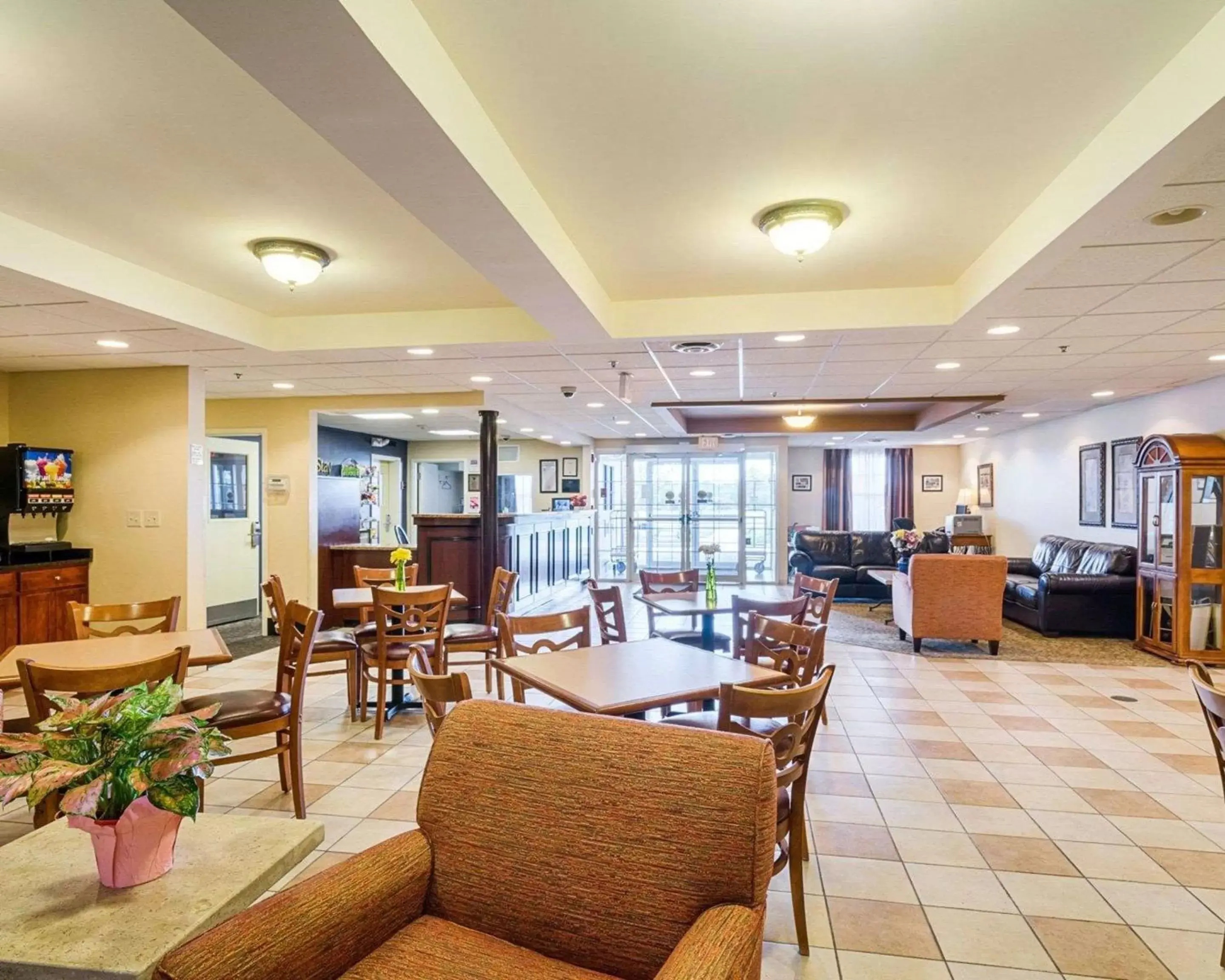 Lobby or reception, Restaurant/Places to Eat in Mainstay Suites Dover