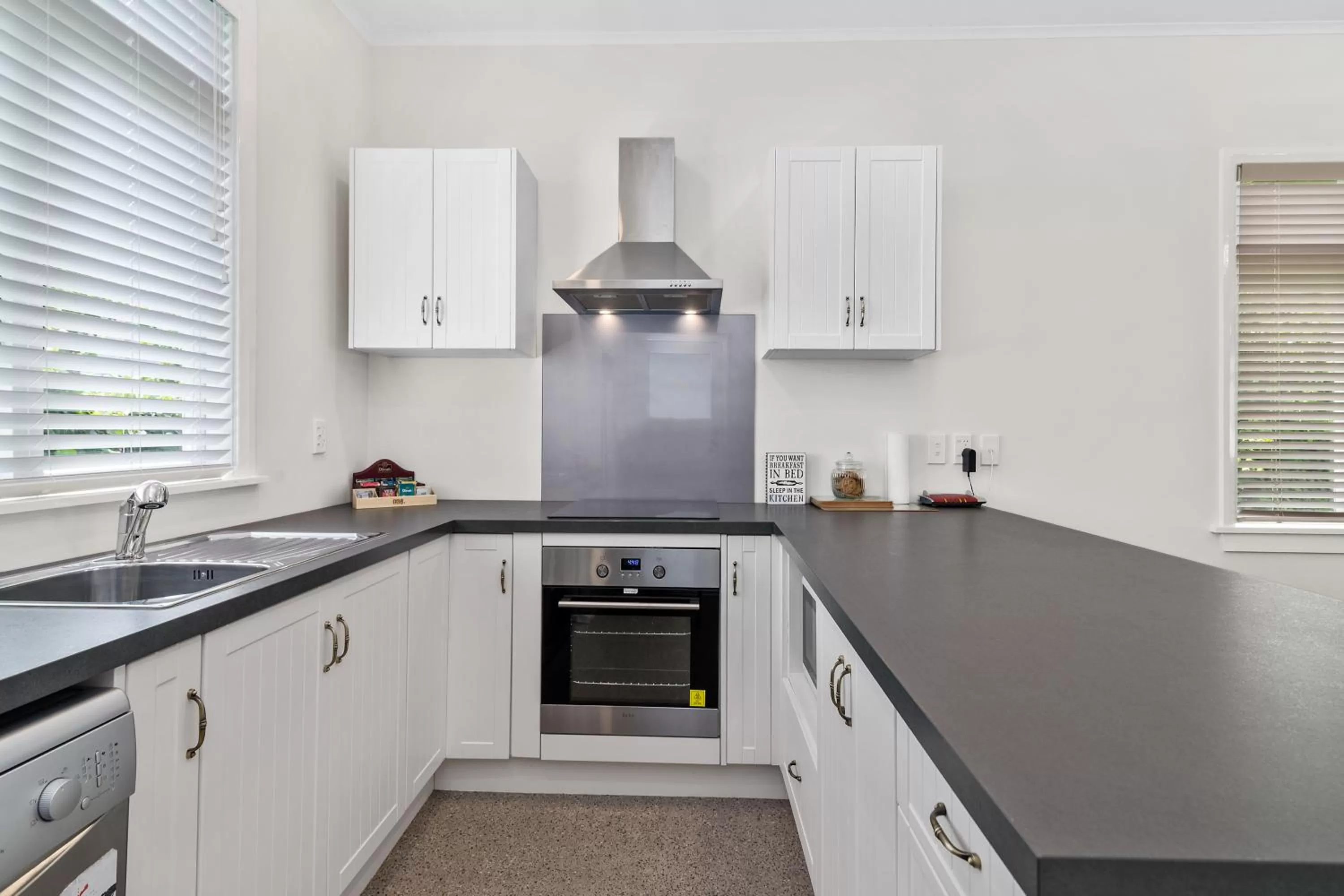 Kitchen or kitchenette in ASURE Cleveland Rotorua