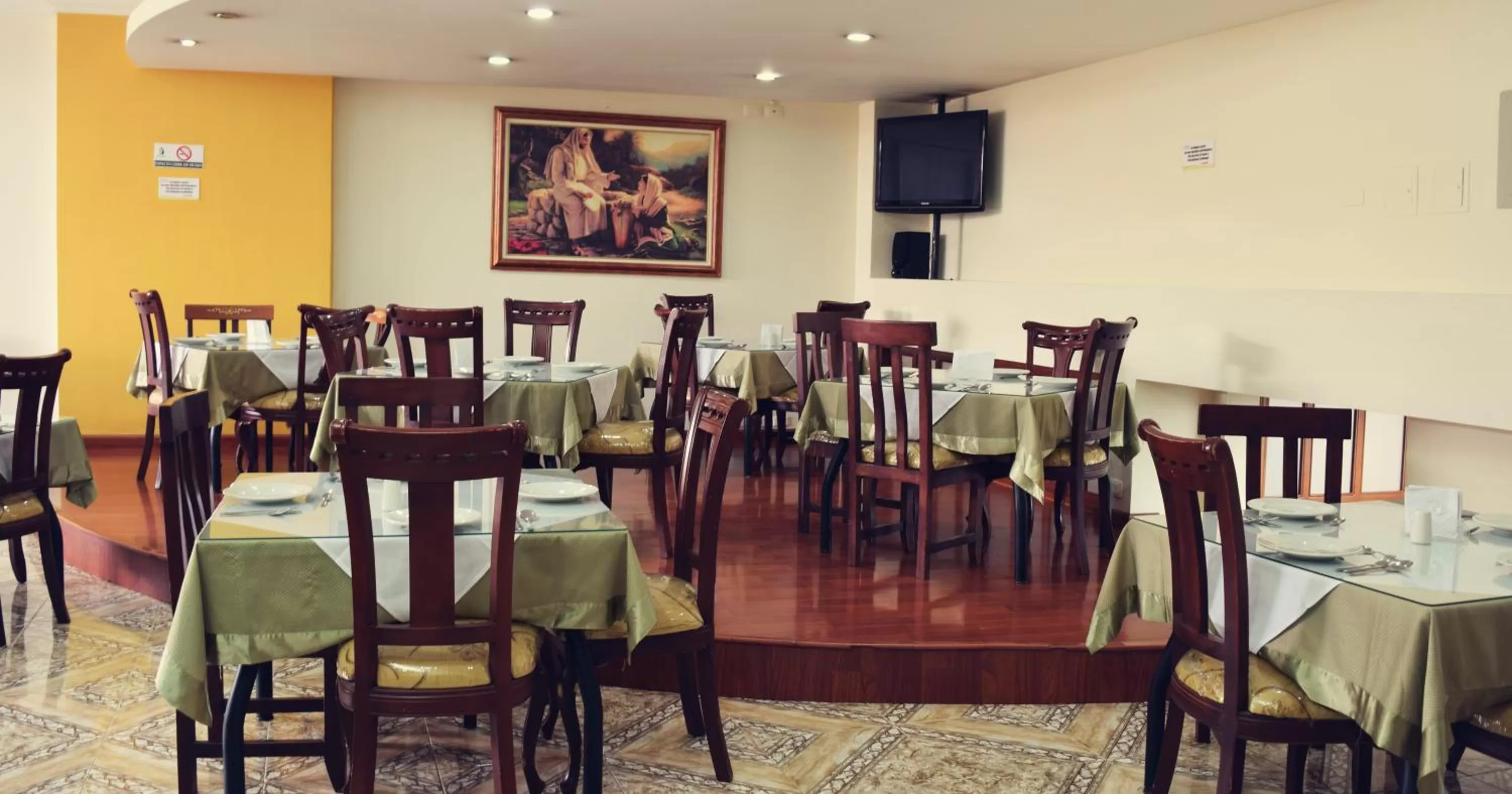 Restaurant/places to eat in Hotel Santa Isabel 2