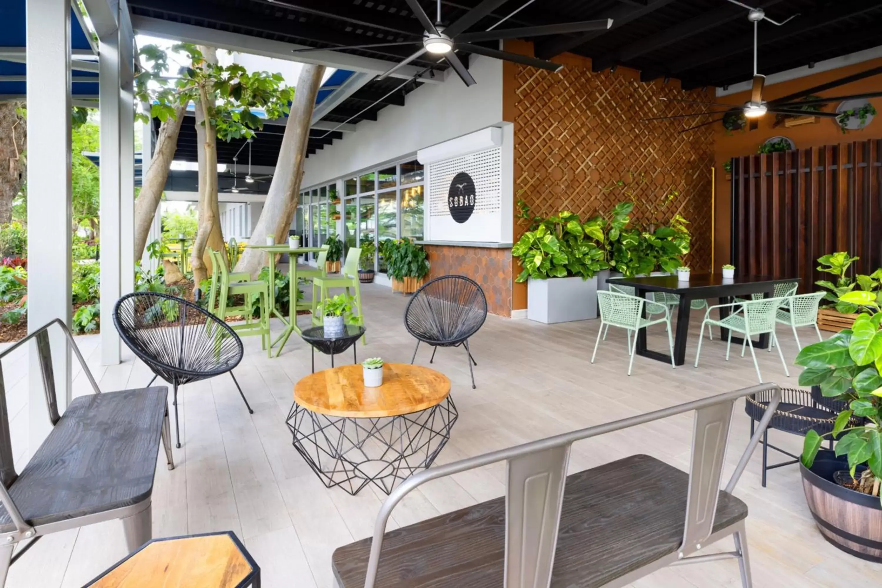 Restaurant/places to eat in Residence Inn by Marriott San Juan Isla Verde