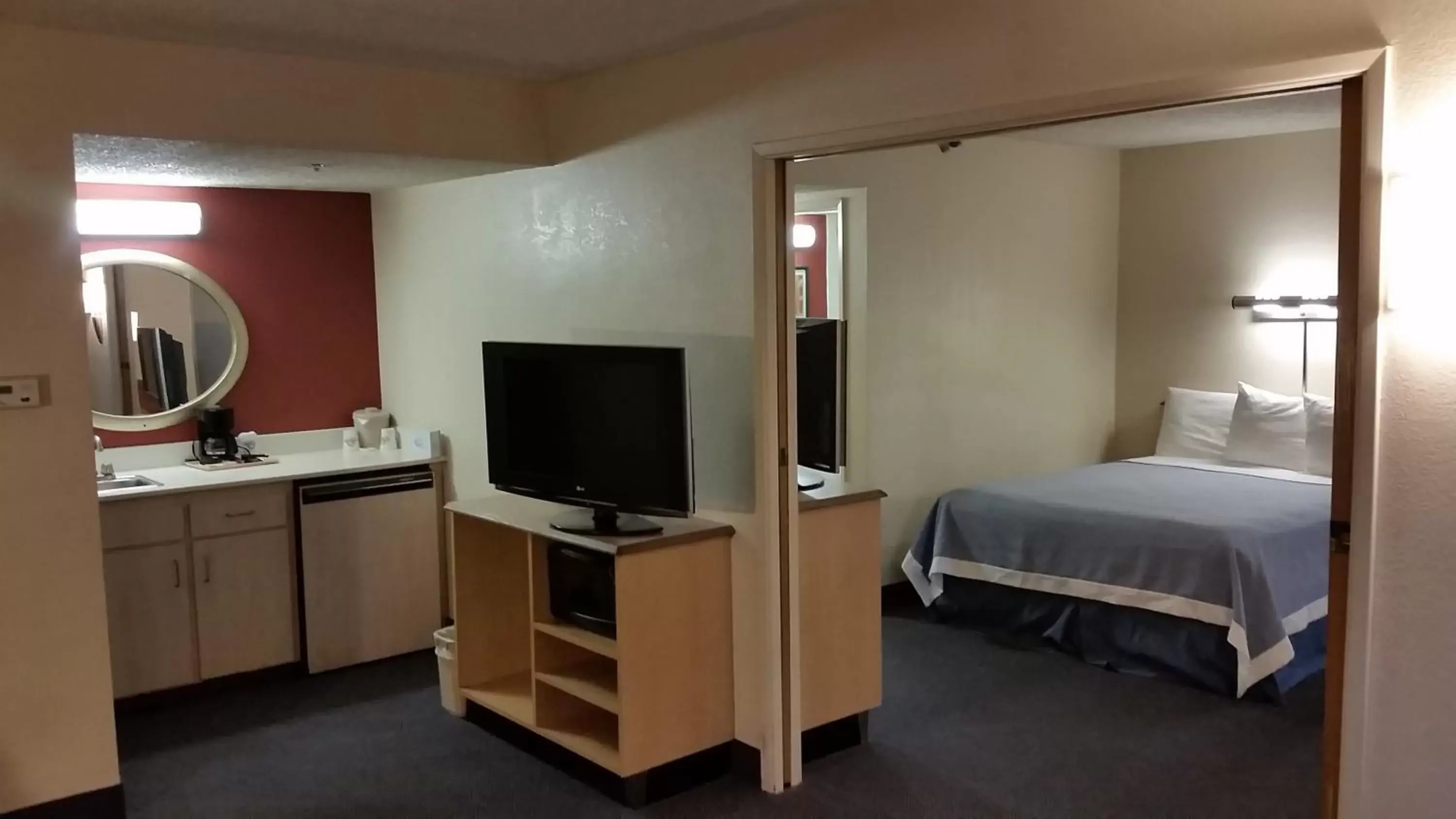 Photo of the whole room, TV/Entertainment Center in Days Inn by Wyndham Buena Park