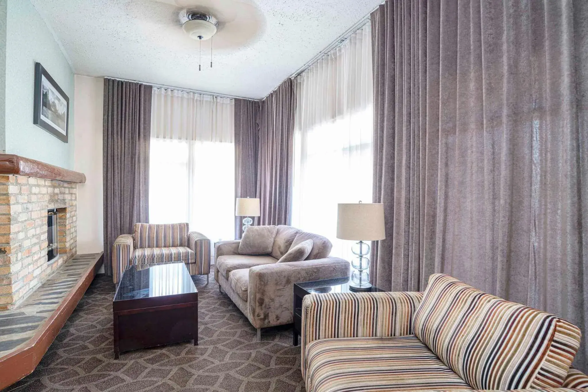 Lobby or reception, Seating Area in Sandman Inn McBride