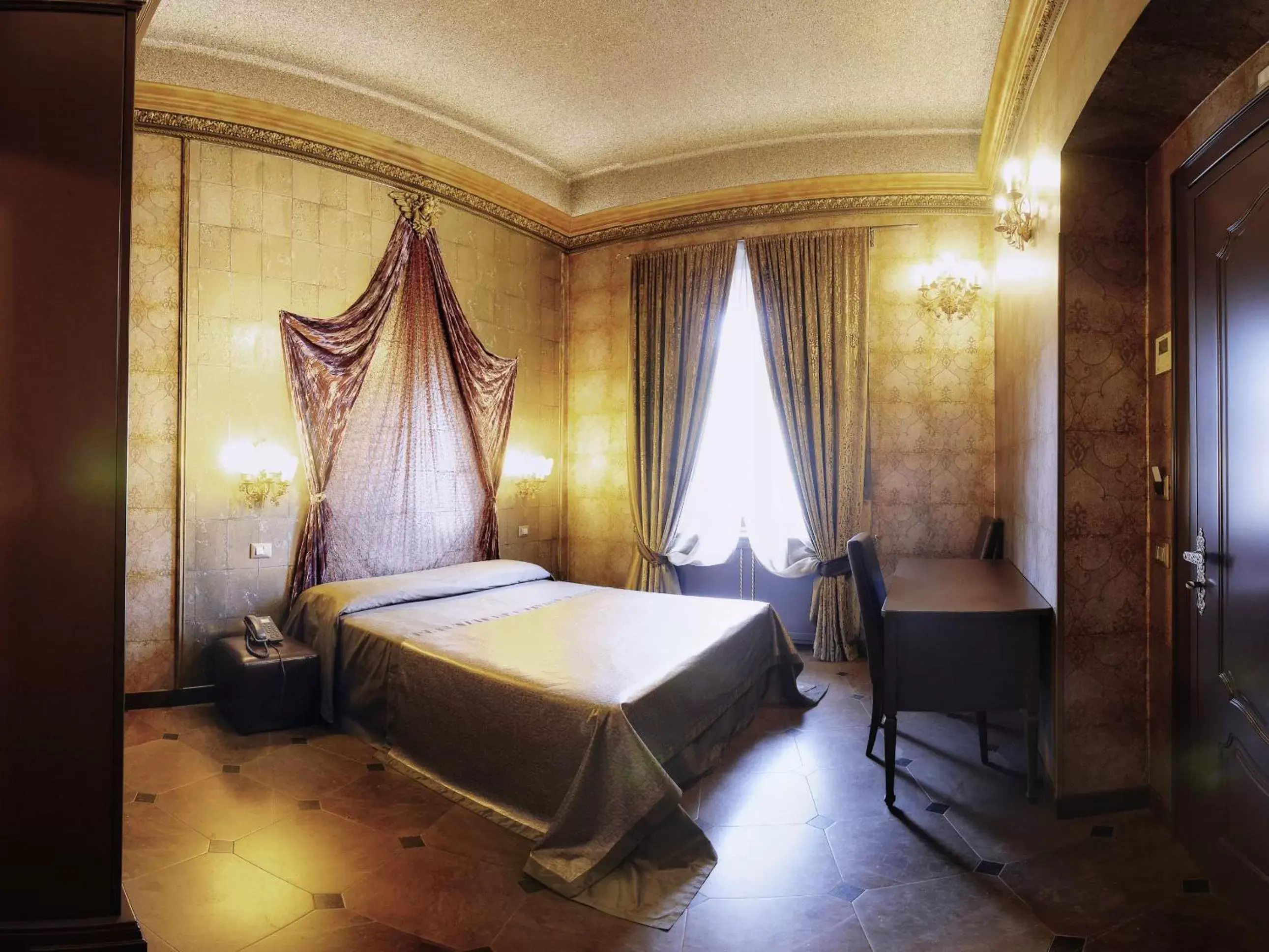 Photo of the whole room, Bed in Antica Dimora Delle Cinque Lune