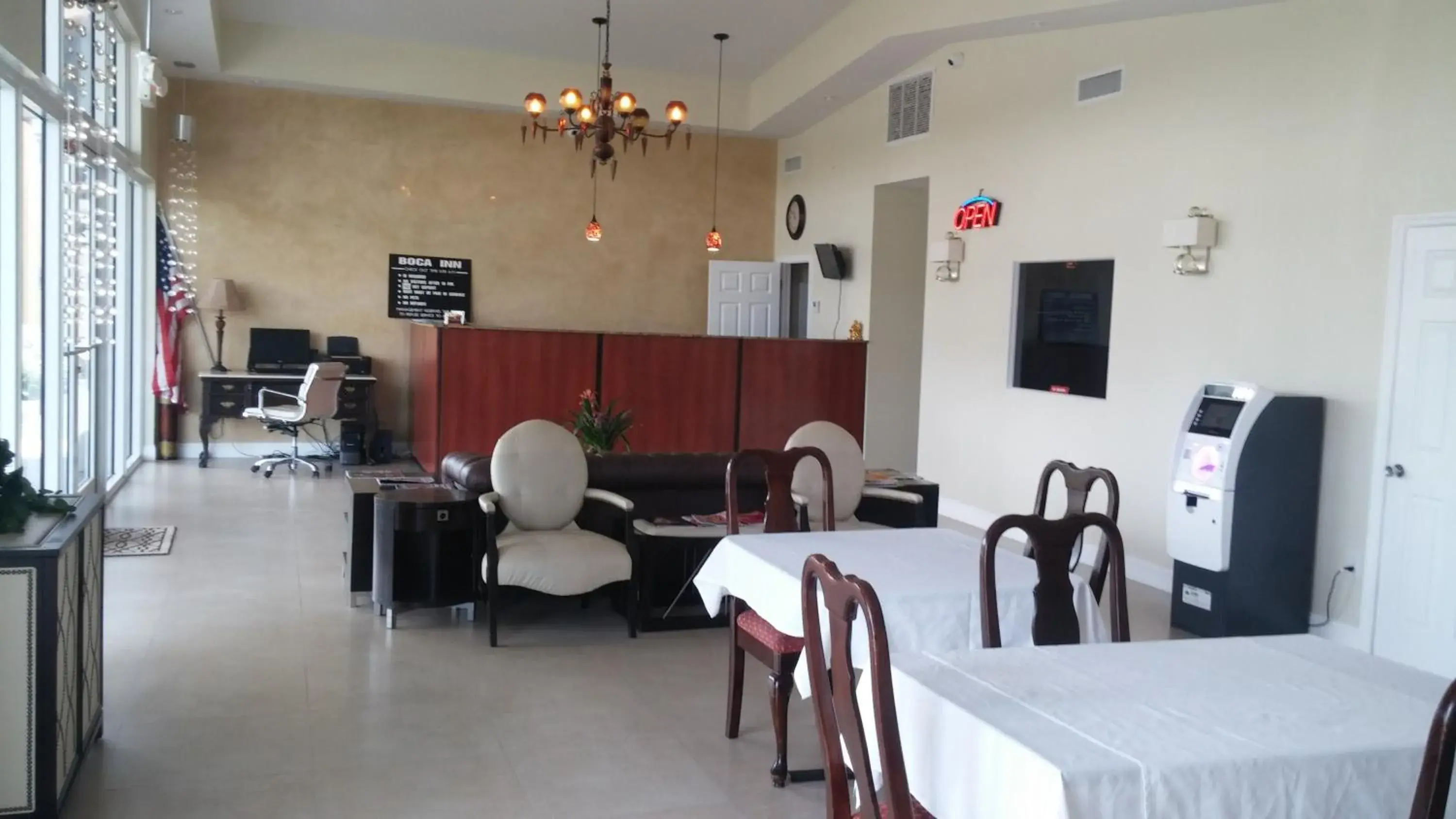 Restaurant/Places to Eat in Boca Inn