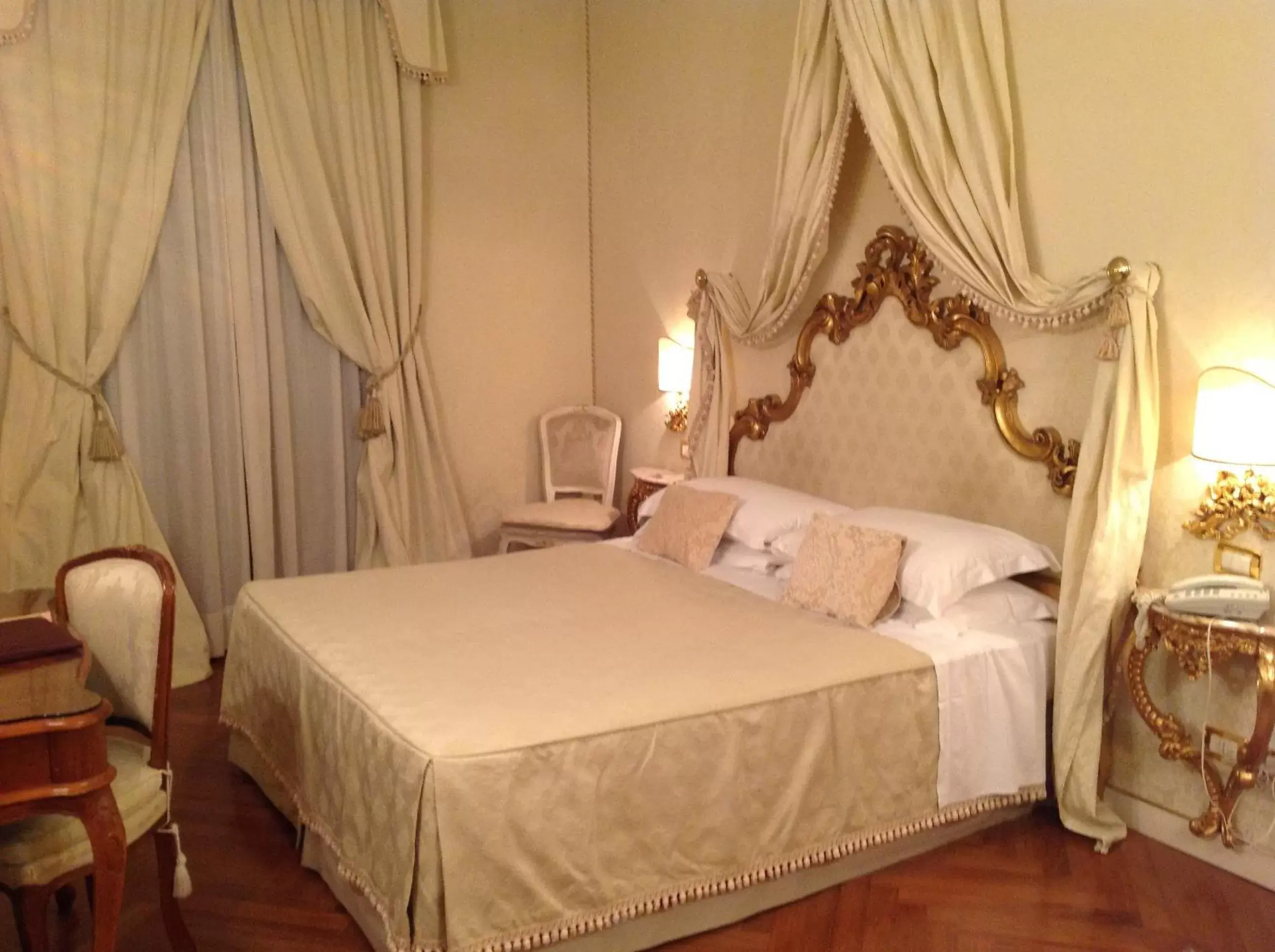 Bedroom, Bed in Hotel Antico Doge - a Member of Elizabeth Hotel Group