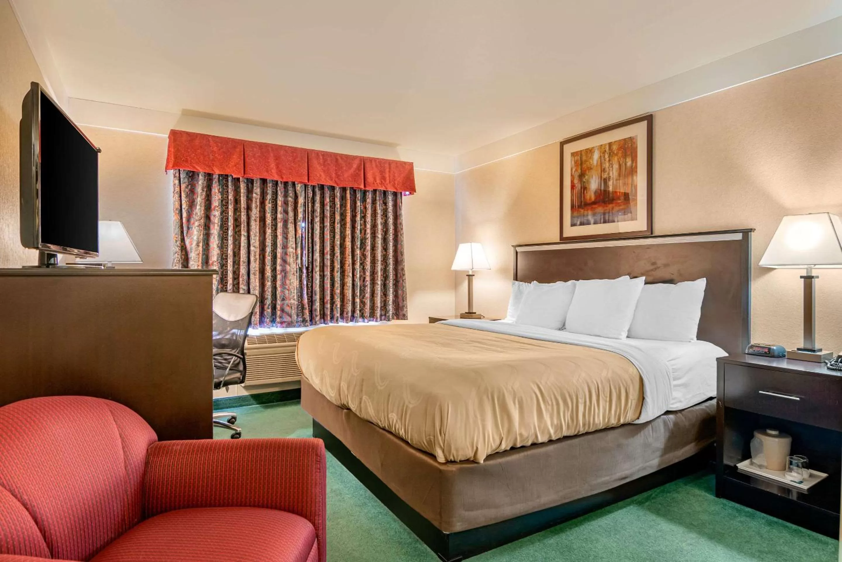 Photo of the whole room, Bed in Quality Inn Bend North