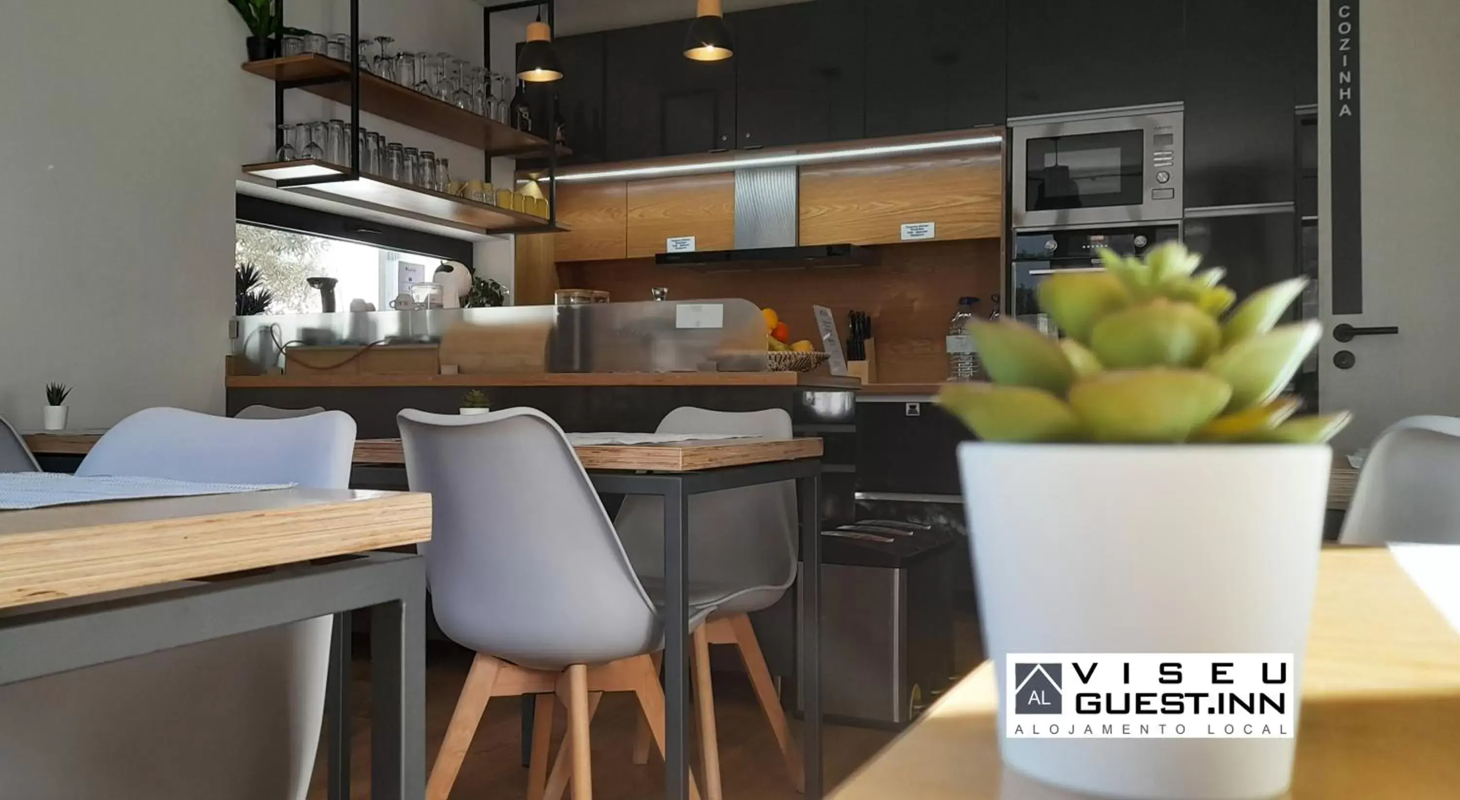 Kitchen or kitchenette, Dining Area in Viseu Guest Inn