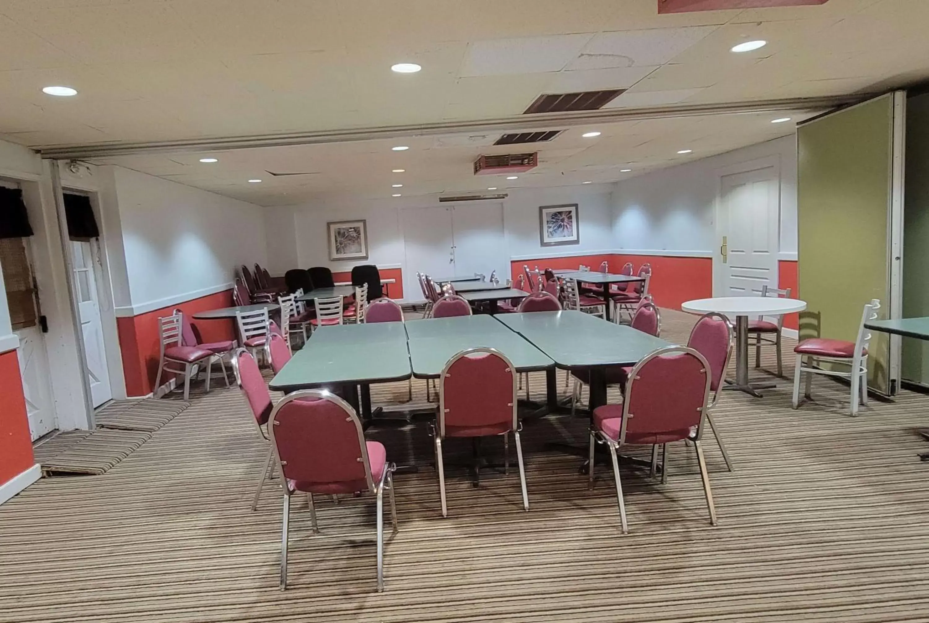 Meeting/conference room in Ramada by Wyndham Mountain Home