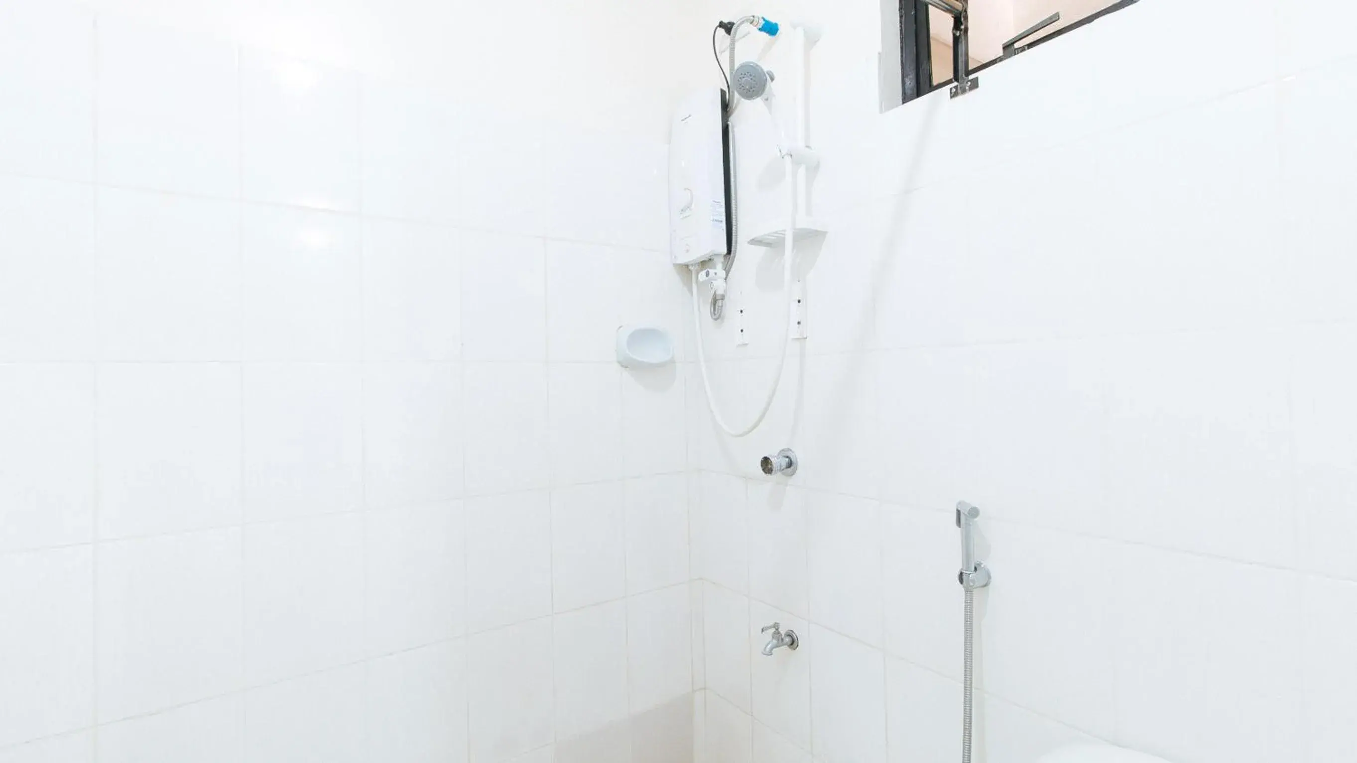 Shower, Bathroom in RedDoorz near Pasay Taft