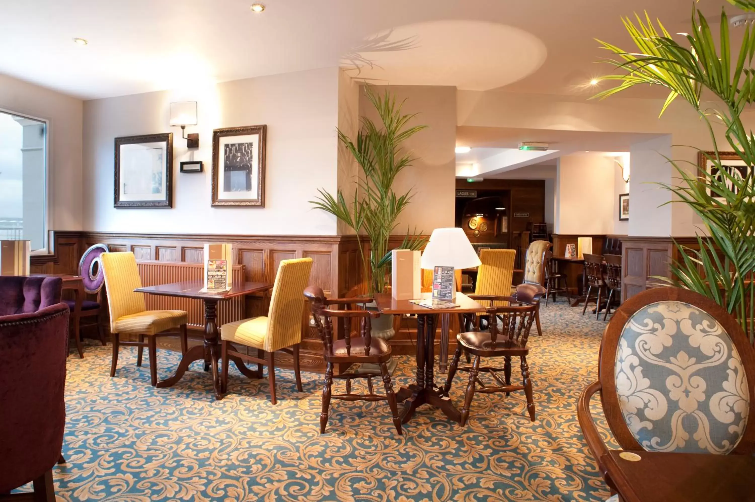 Restaurant/Places to Eat in Cabot Court Hotel Wetherspoon