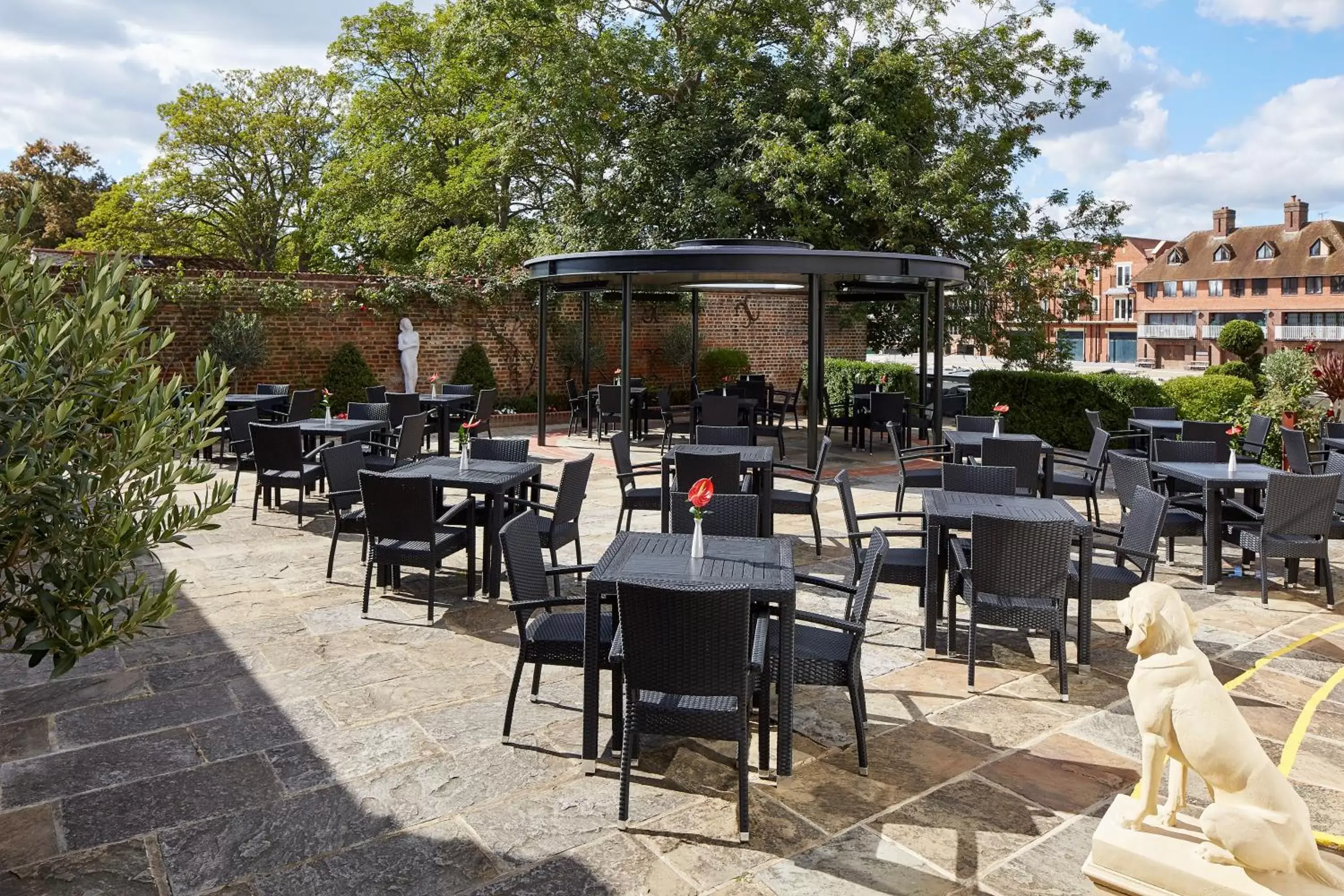 Patio, Restaurant/Places to Eat in Sir Christopher Wren Hotel