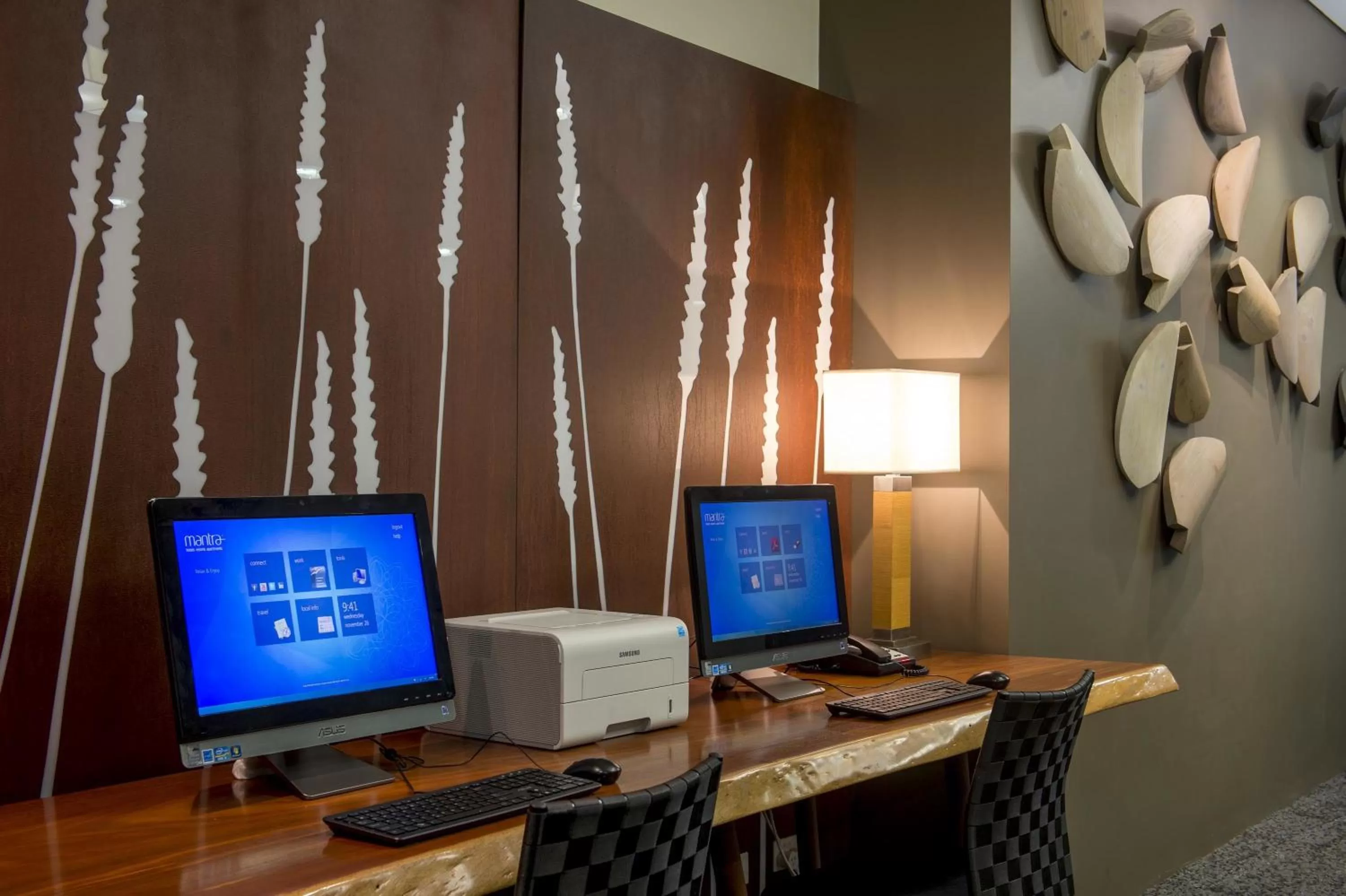 Communal lounge/ TV room in Bunbury Hotel Koombana Bay