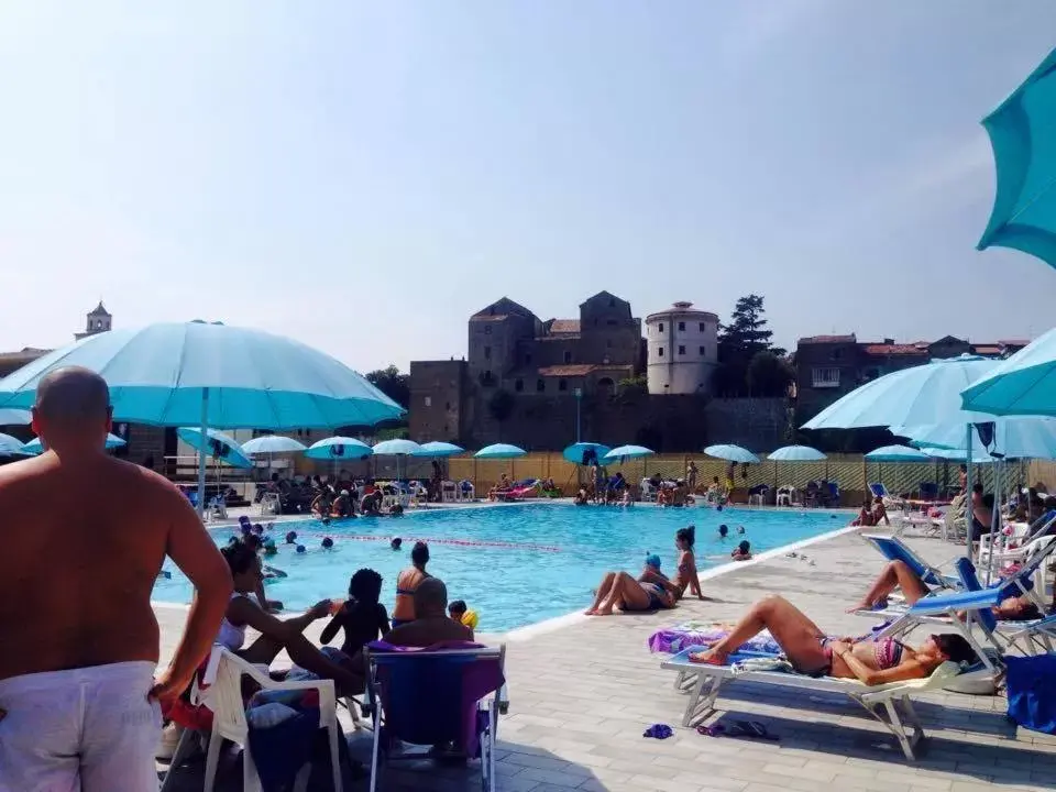 Swimming pool, Beach in Le Rocce
