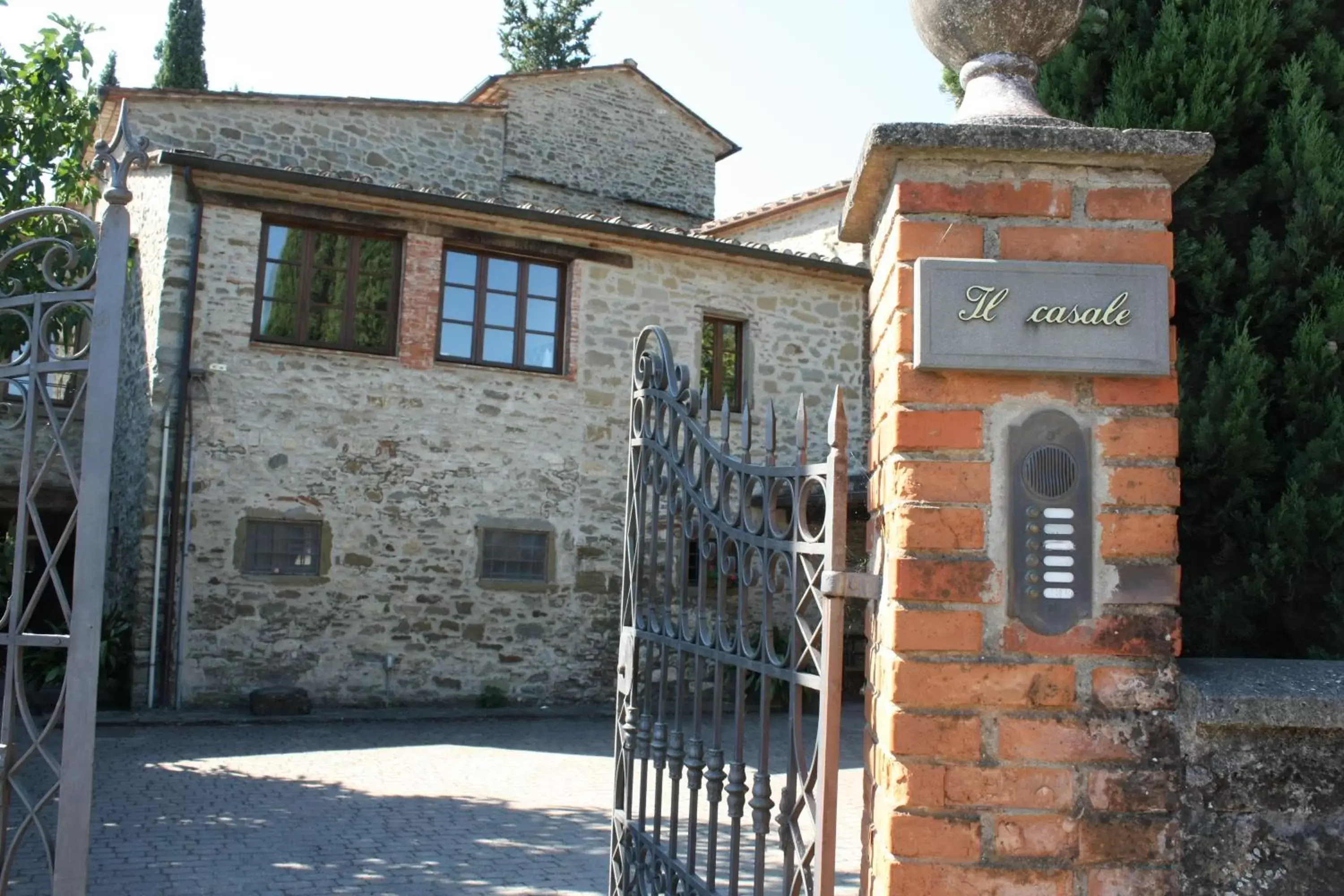 Facade/entrance, Property Building in Villa La Nussa