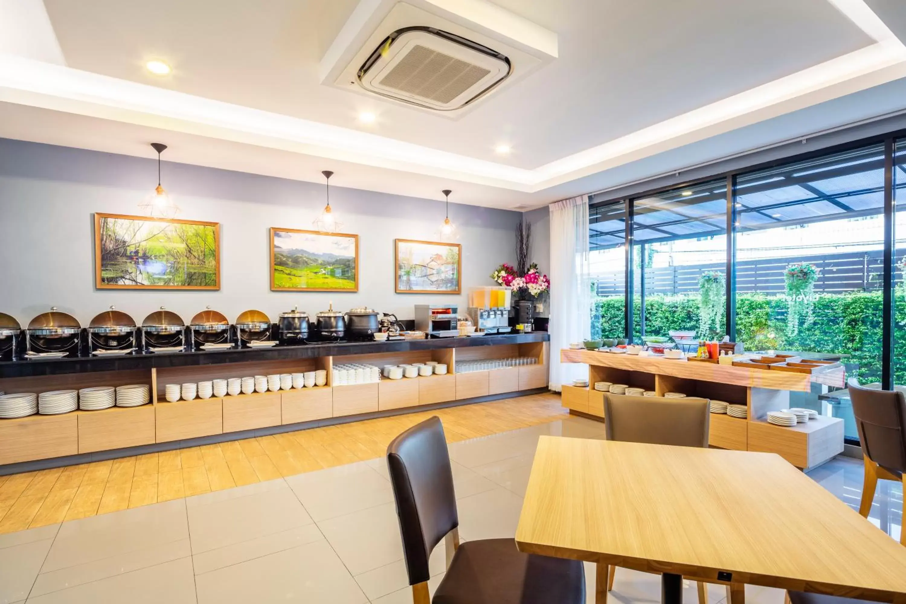 Restaurant/Places to Eat in Livotel Hotel Kaset Nawamin Bangkok
