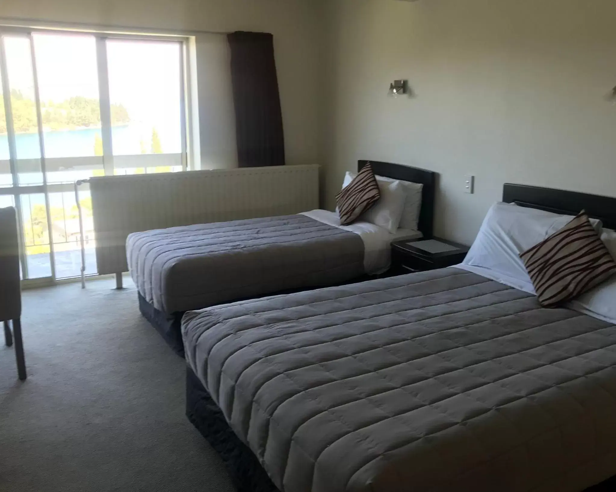 Bedroom, Bed in Earnslaw Lodge