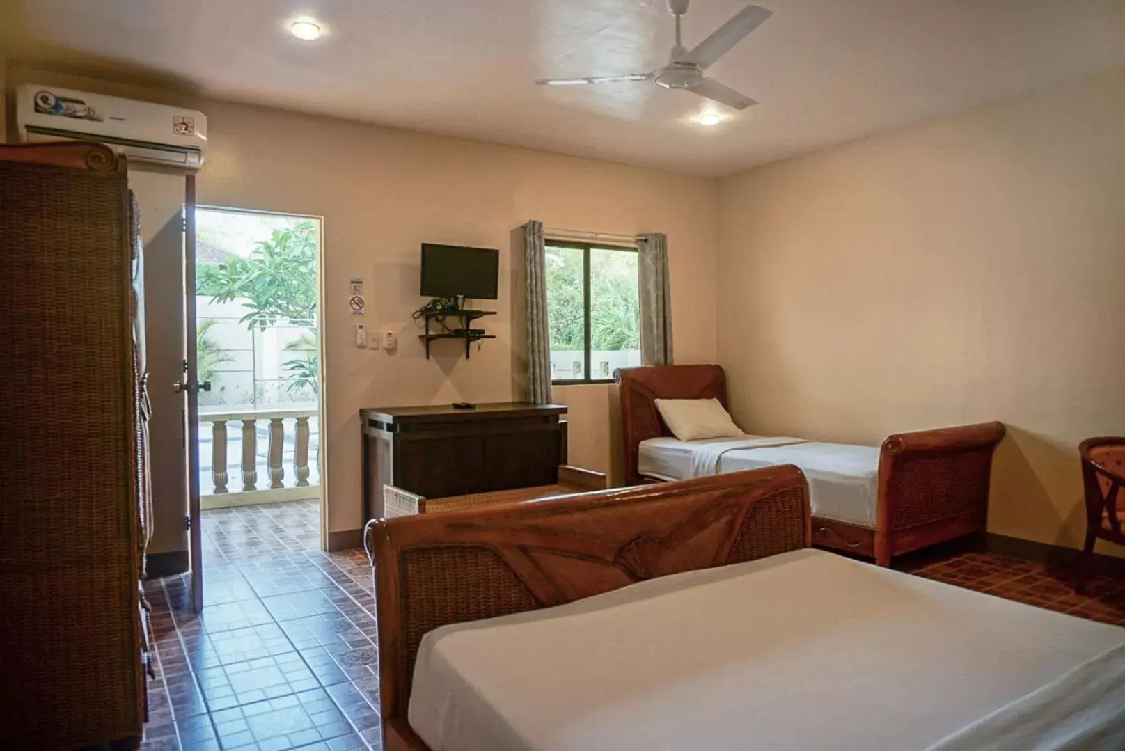 Bedroom, Bed in Turtle Bay Dive Resort