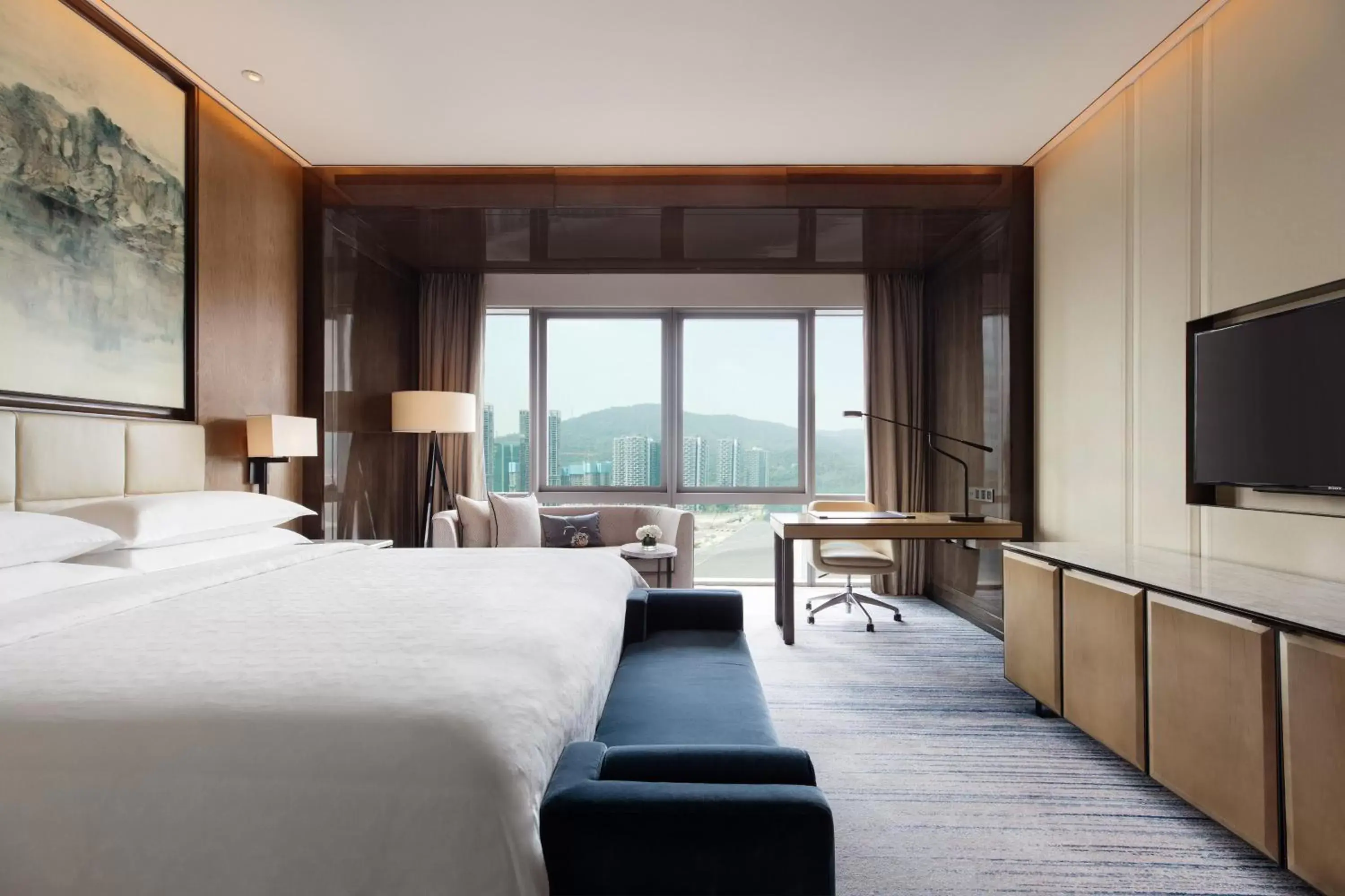 Bedroom in Sheraton Zhuhai Hotel