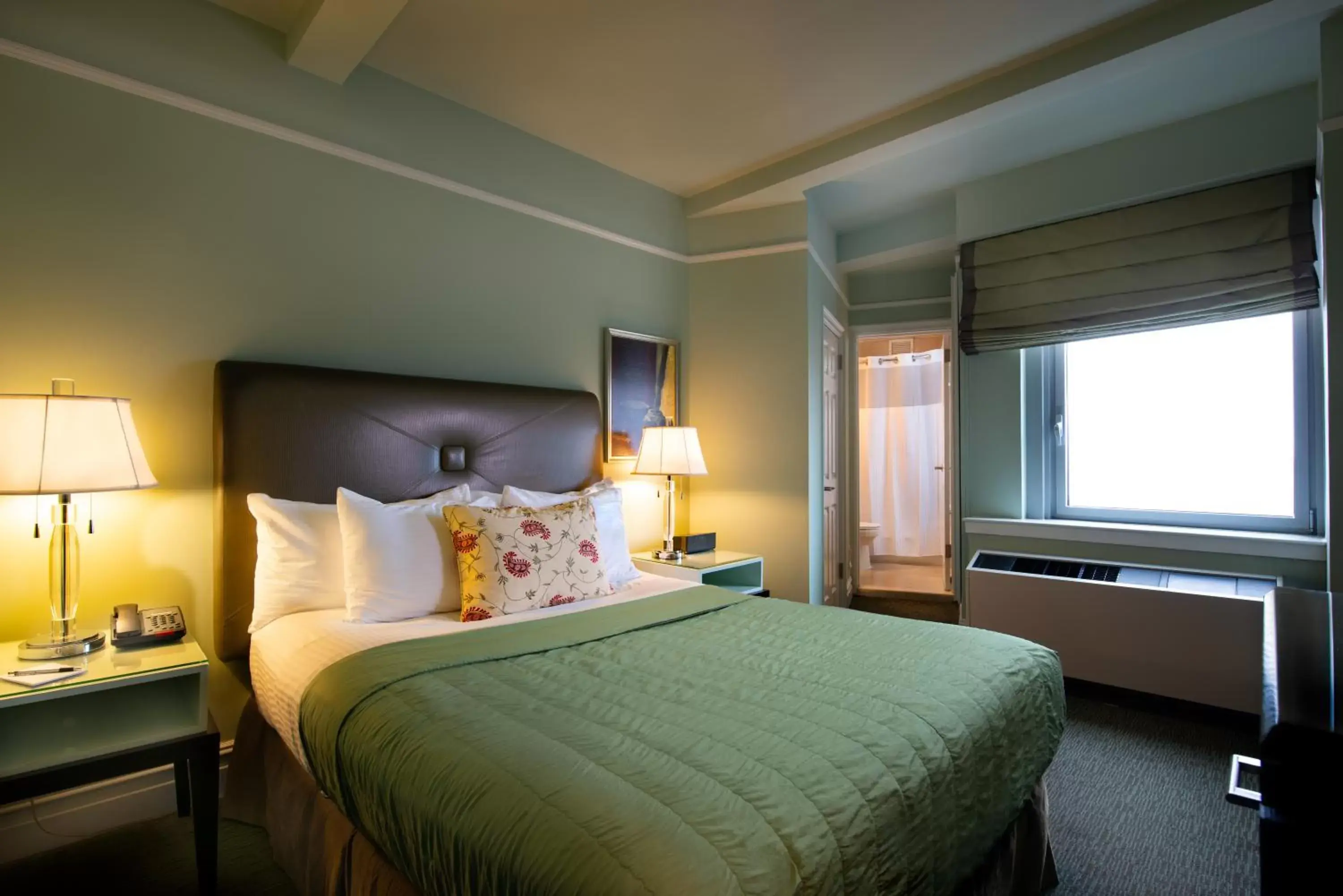 One-Bedroom Queen Suite in Hotel Beacon