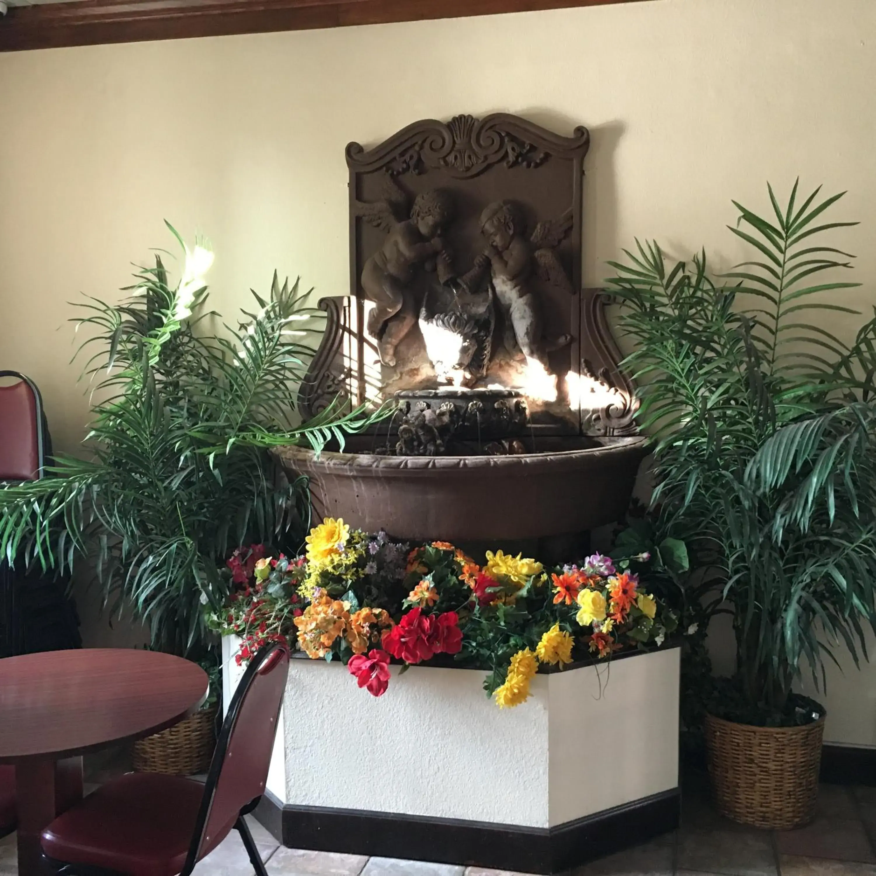 Decorative detail in Garden Inn & Suites