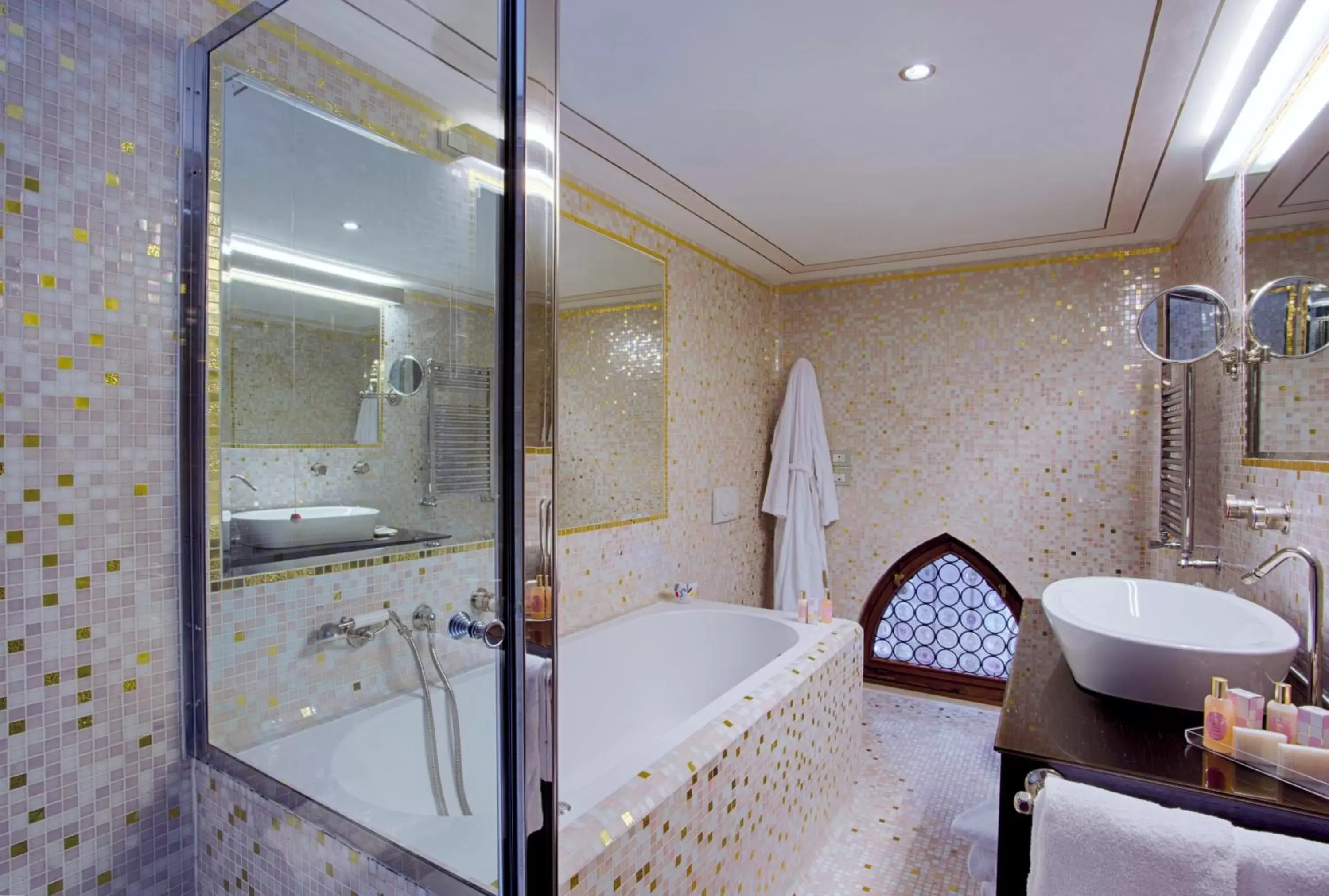 Shower, Bathroom in Hotel Palazzo Stern