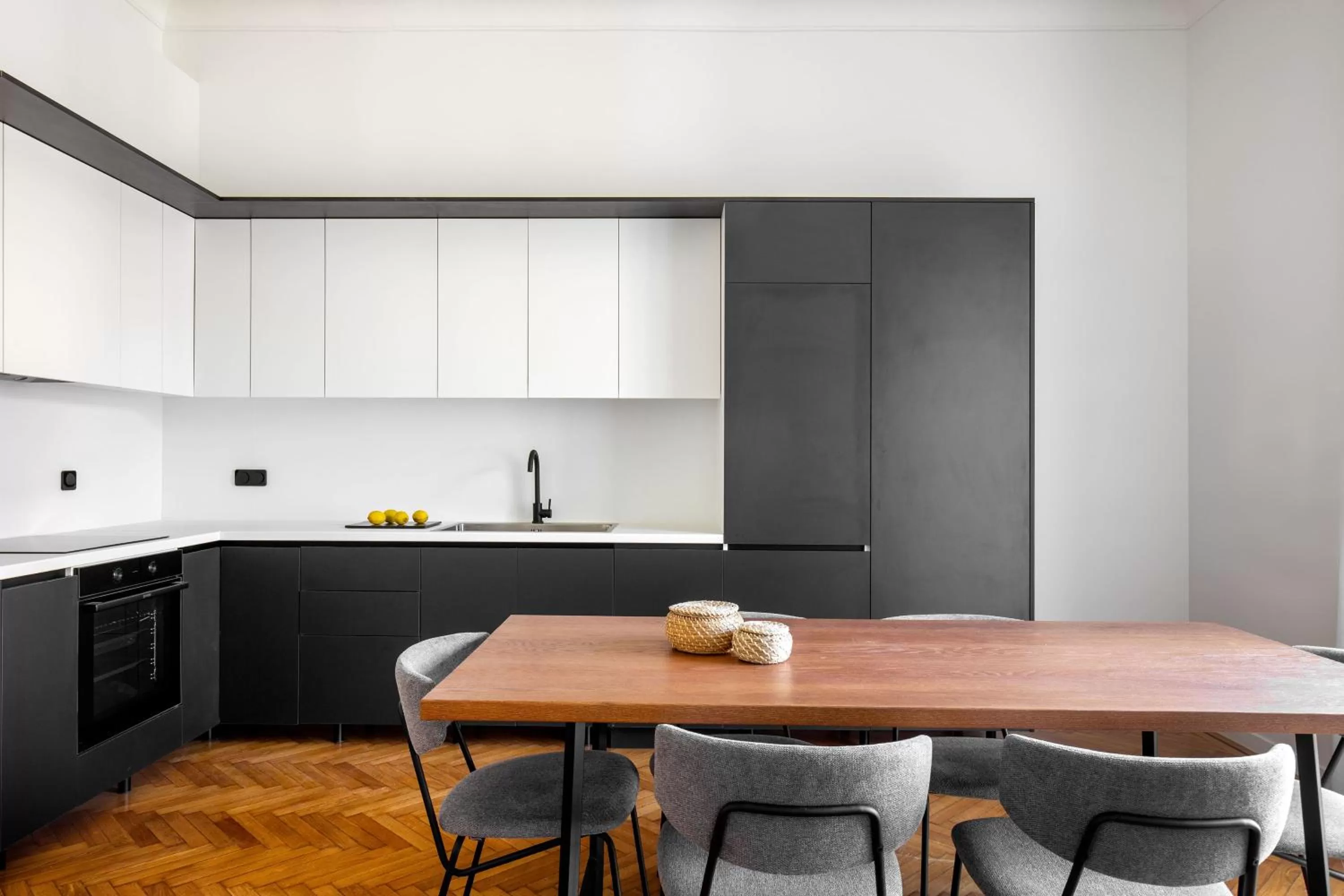 Kitchen or kitchenette, Kitchen/Kitchenette in ZOIA The Met by UPSTREET