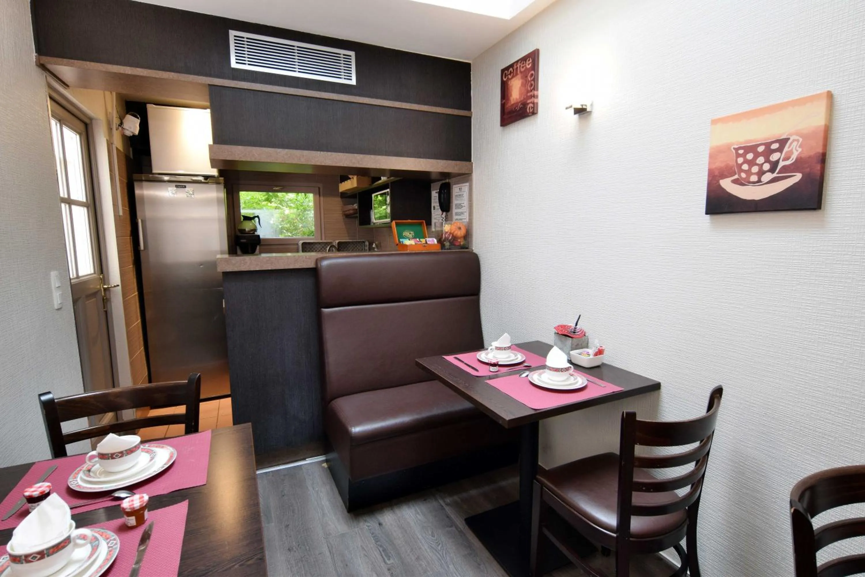 Restaurant/places to eat in Saphir Grenelle