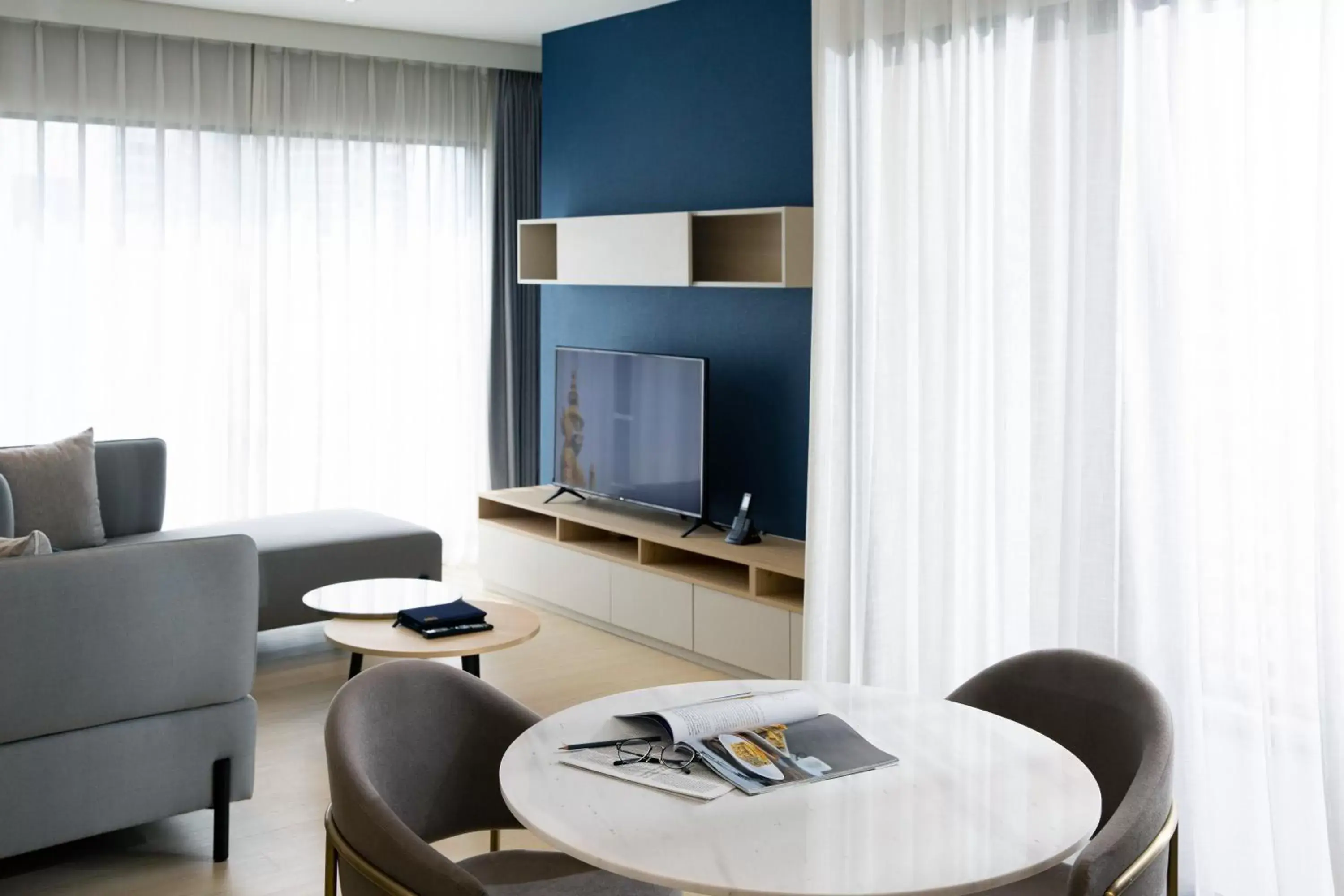 View (from property/room), TV/Entertainment Center in Sindhorn Midtown Hotel Bangkok, Vignette Collection - an IHG Hotel
