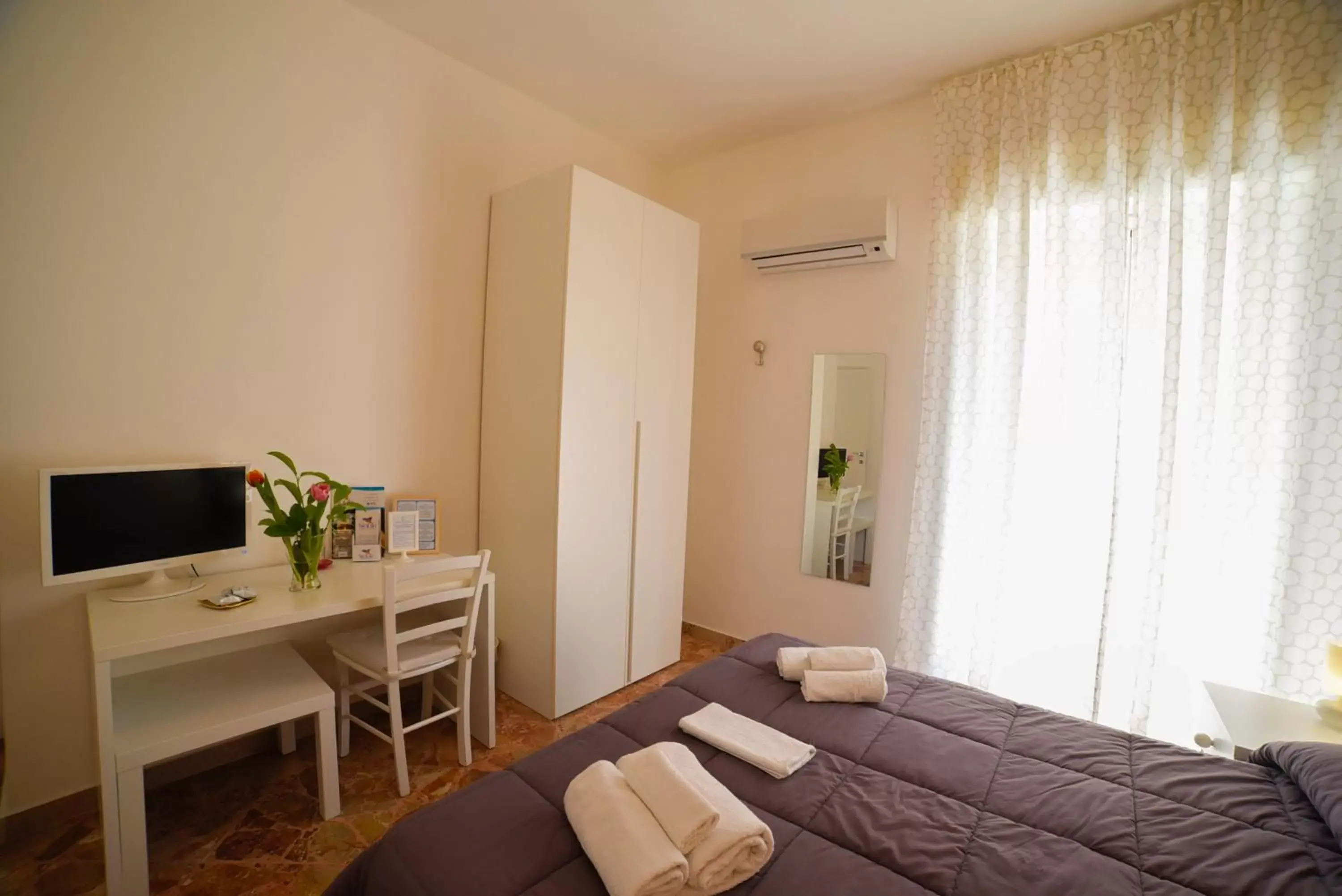 Photo of the whole room, Bed in B&B Siracusa Holidays