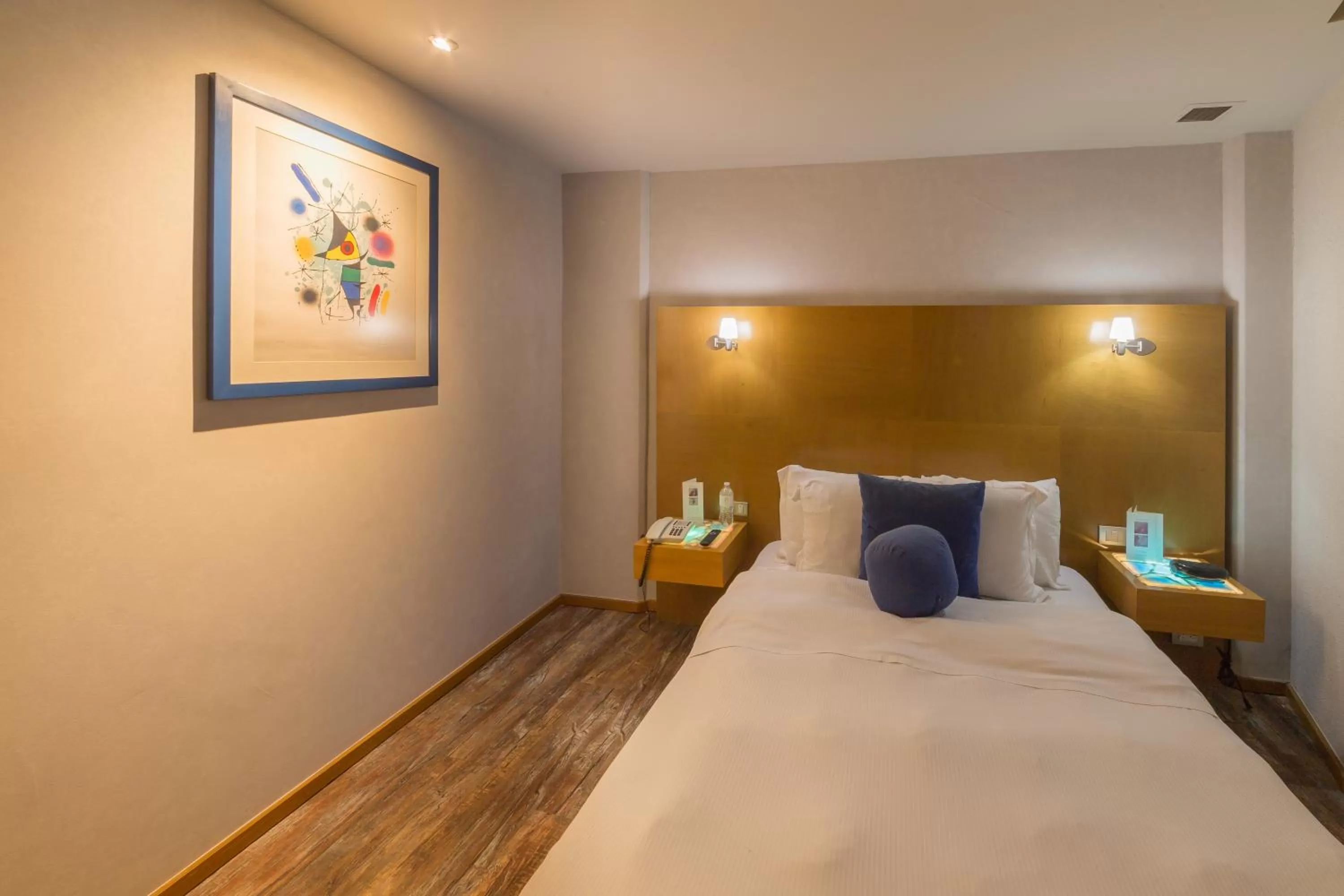 Bed in Suites Contempo