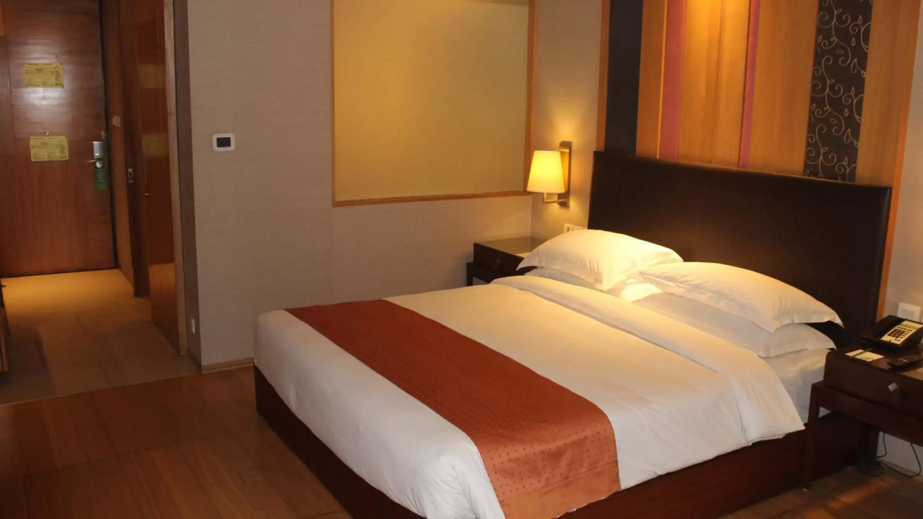 Photo of the whole room, Bed in Holiday Inn New Delhi Mayur Vihar Noida, an IHG Hotel