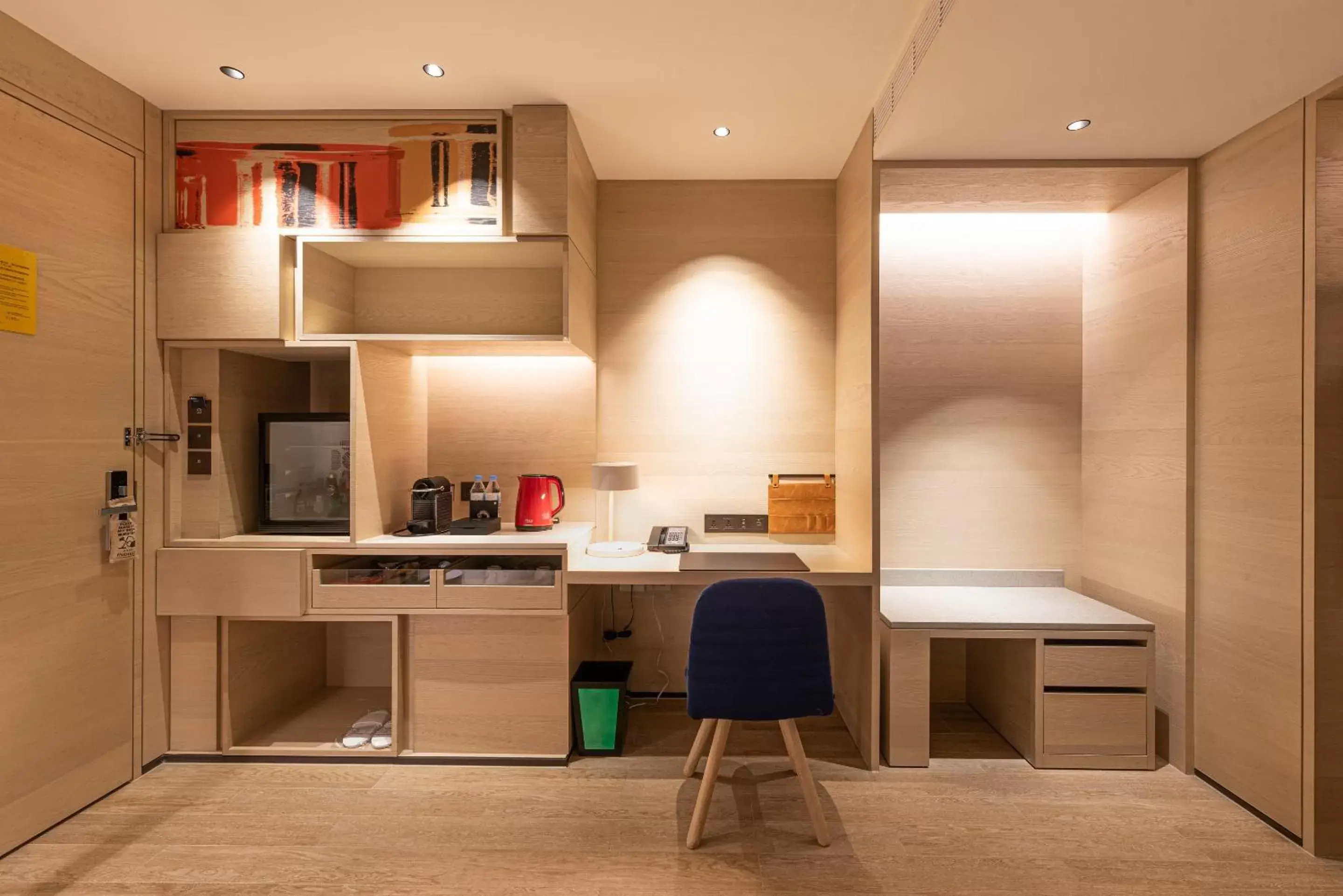 Seating area, Kitchen/Kitchenette in Hotel Indigo Kaohsiung Central Park, an IHG Hotel